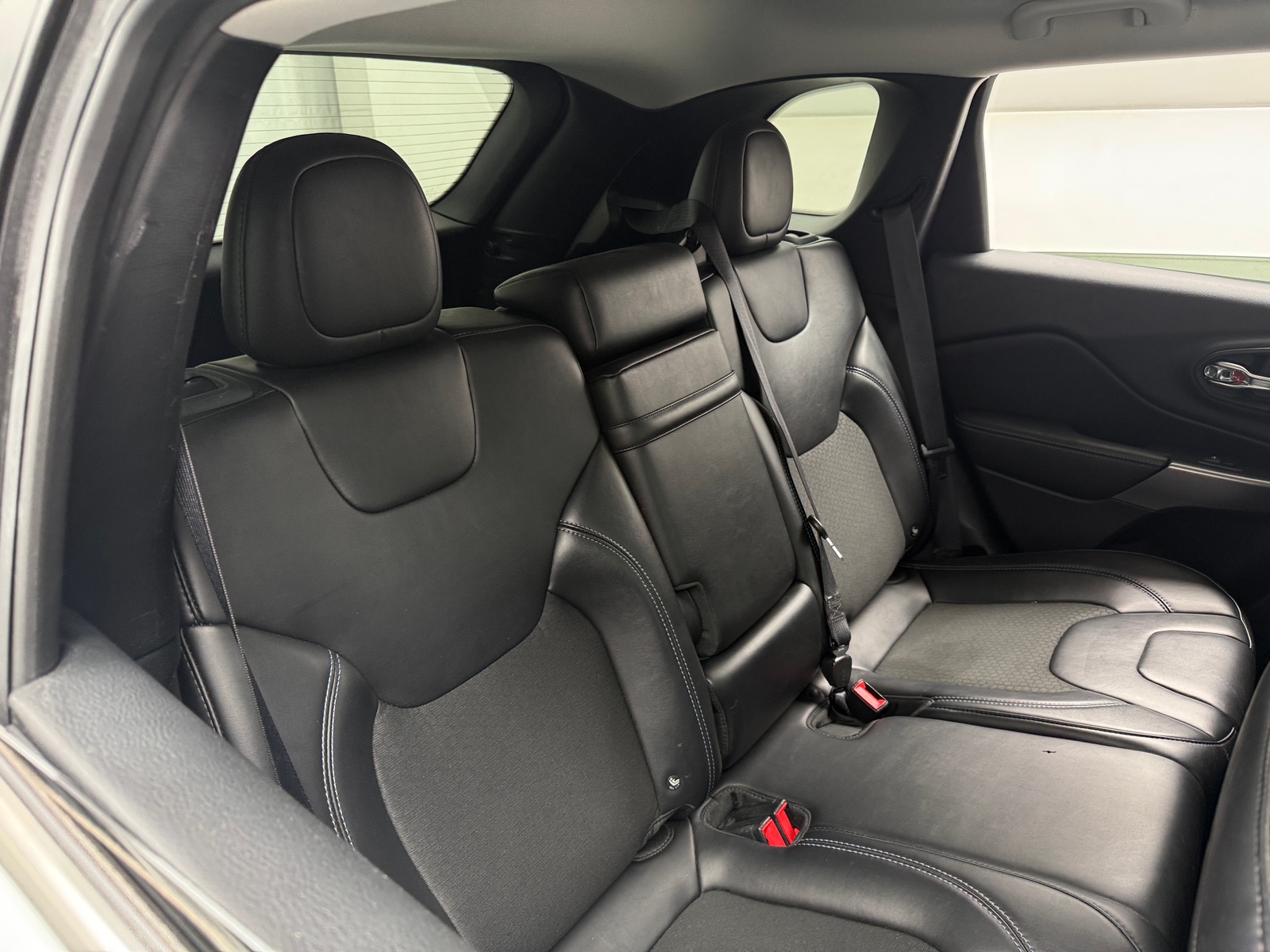 Thumbnail: 2019 Jeep Cherokee - 6