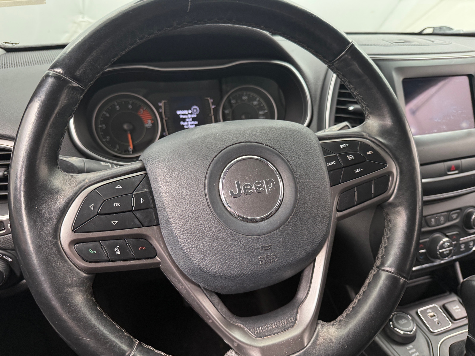 Thumbnail: 2019 Jeep Cherokee - 5