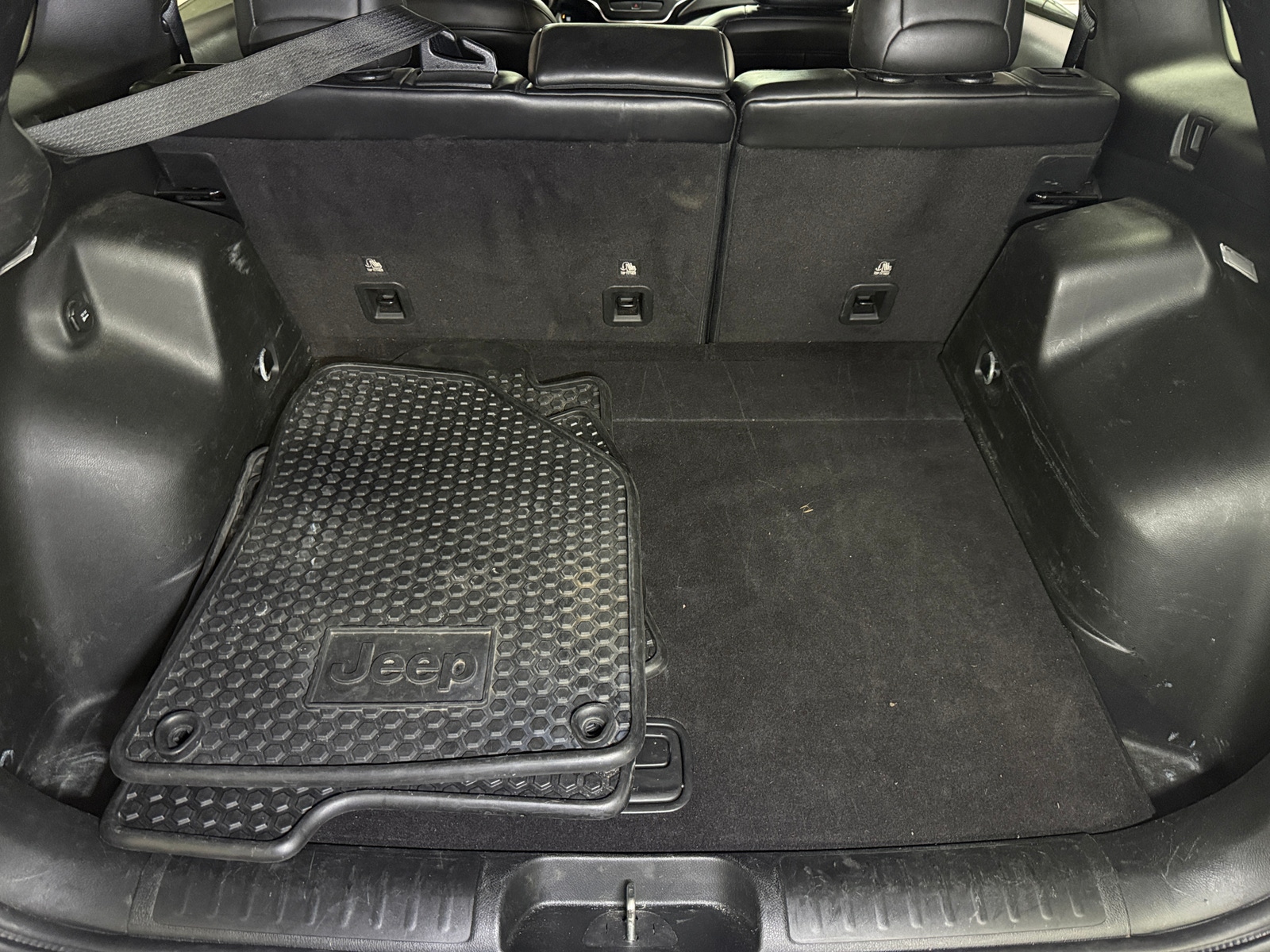 Thumbnail: 2019 Jeep Cherokee - 7