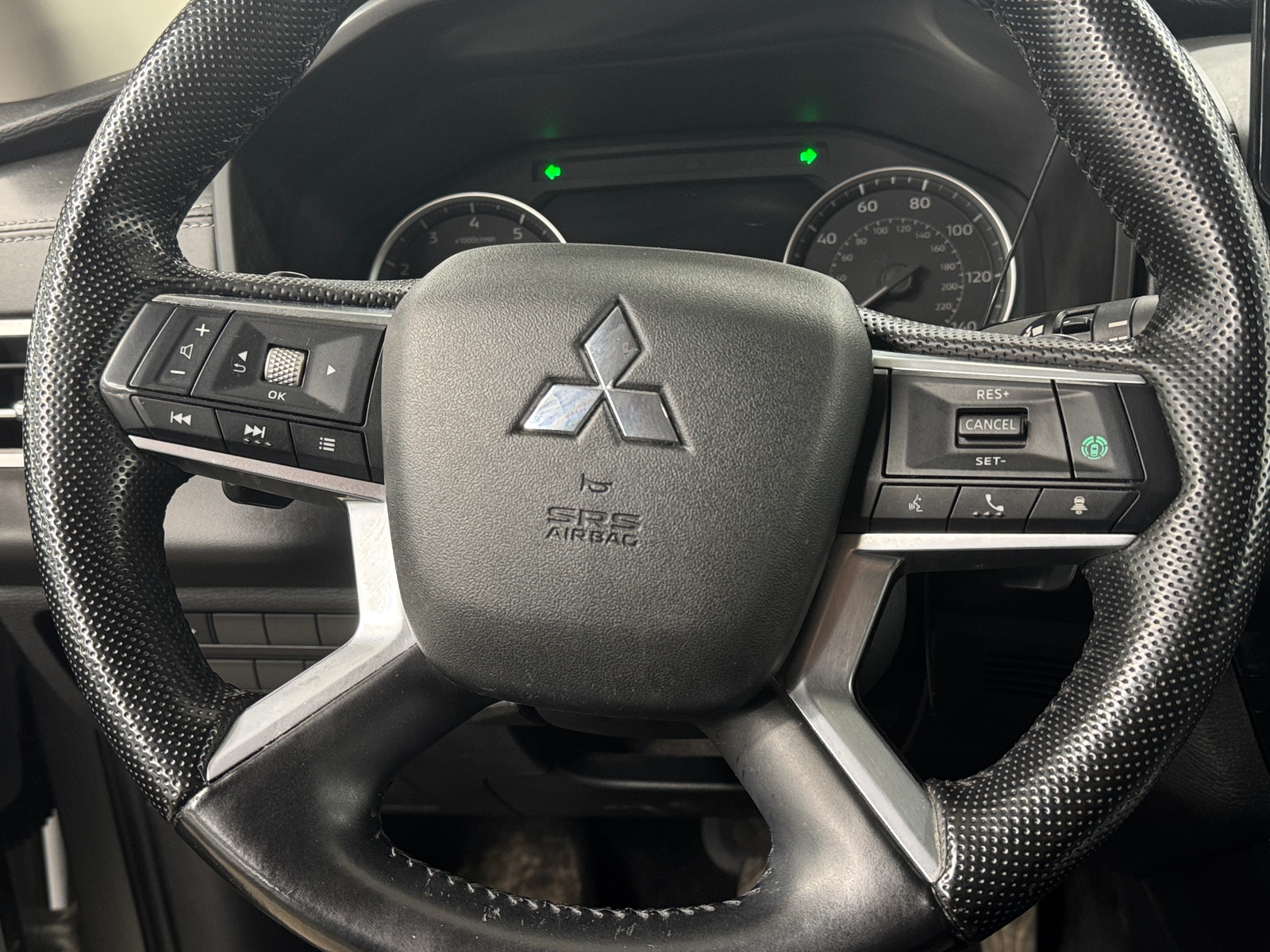 Thumbnail: 2022 Mitsubishi Outlander - 4