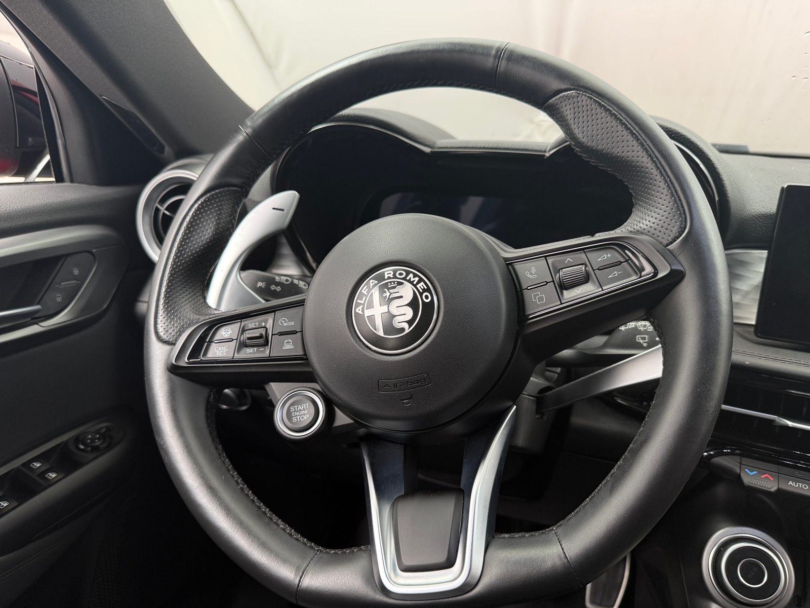 Thumbnail: 2024 Alfa Romeo Tonale - 4
