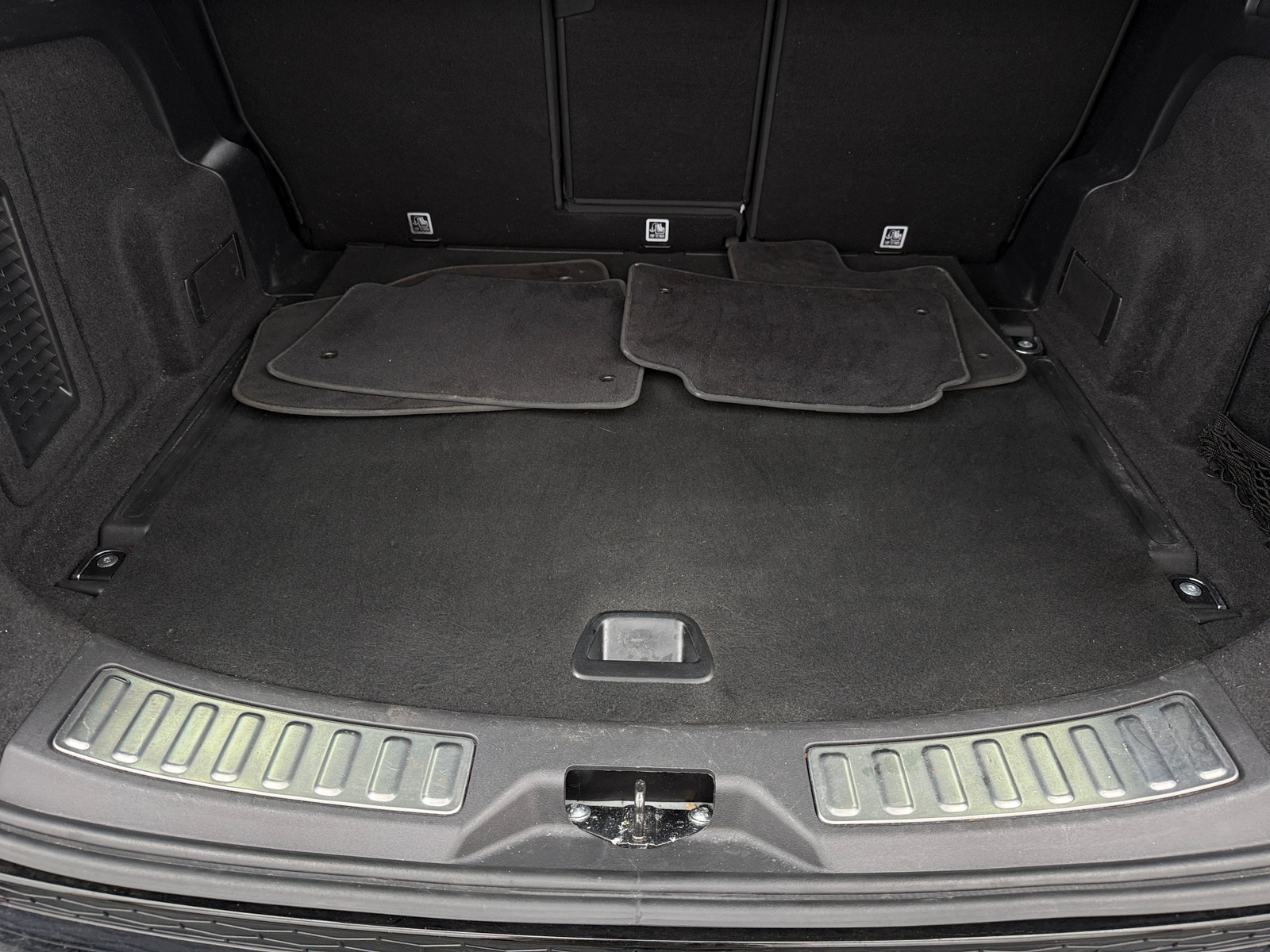 Thumbnail: 2021 Land Rover Discovery Sport - 6