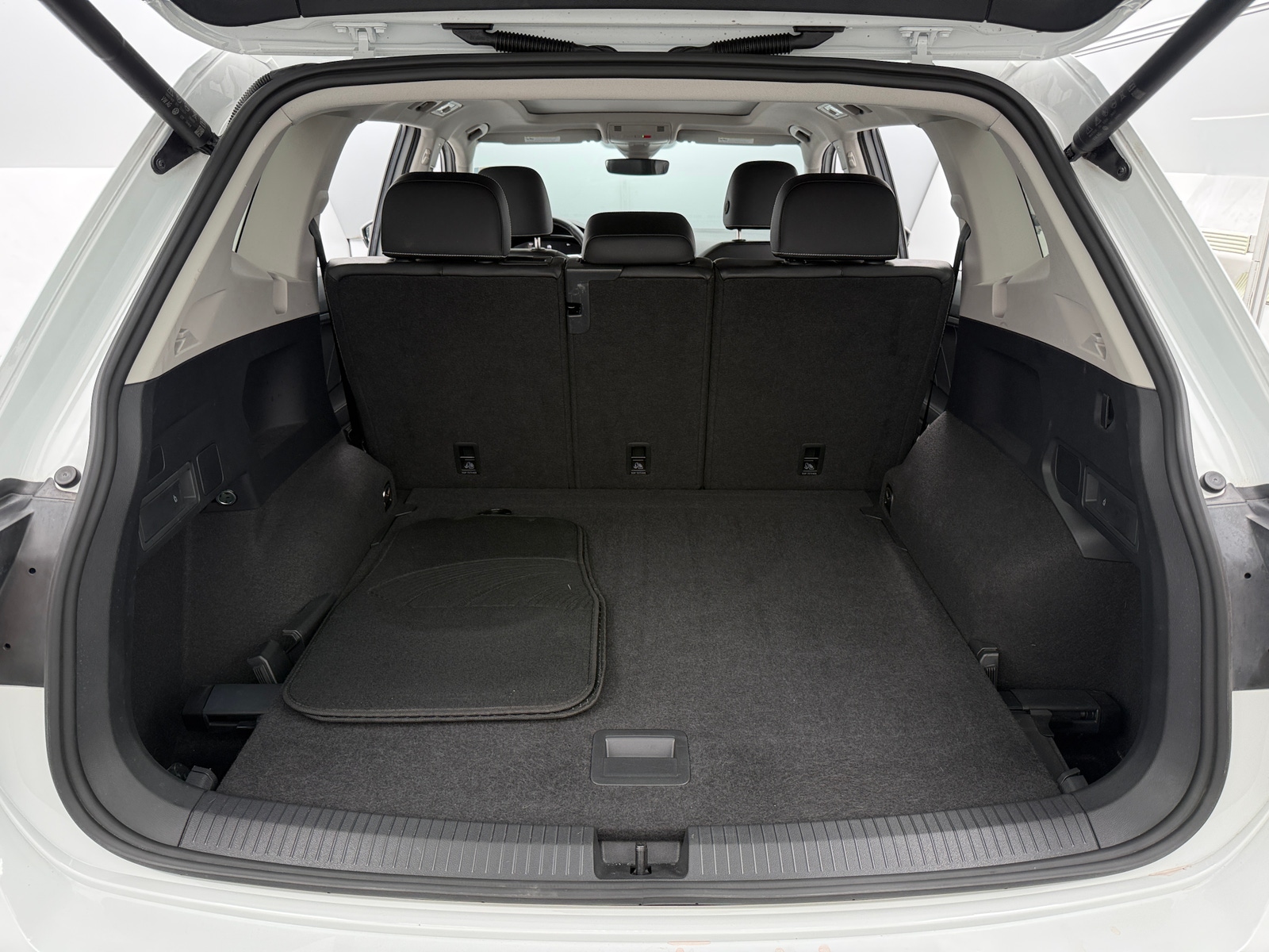 Thumbnail: 2024 Volkswagen Tiguan - 6