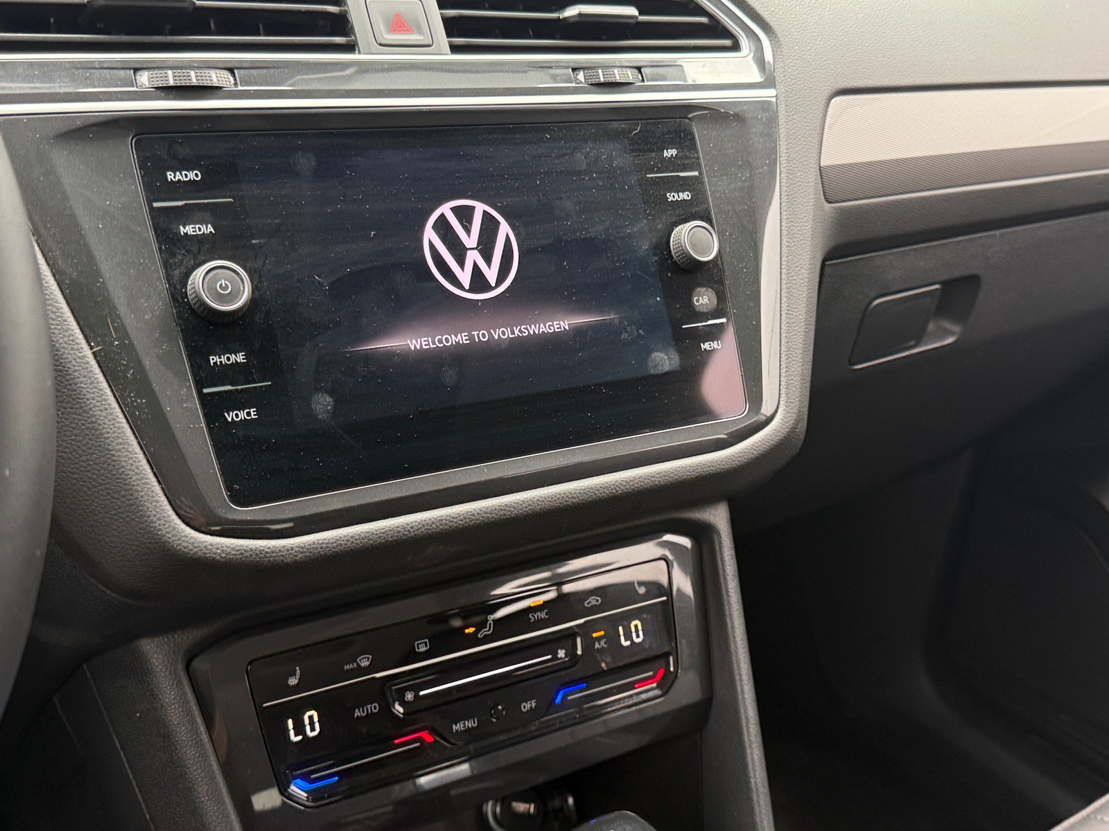 Thumbnail: 2024 Volkswagen Tiguan - 3