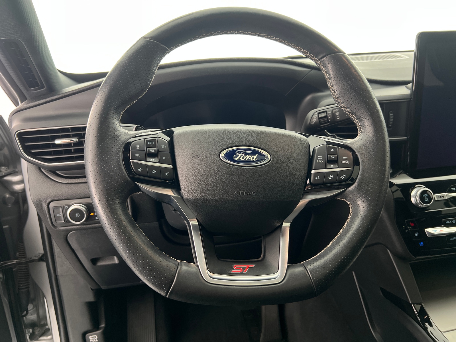 Thumbnail: 2022 Ford Explorer - 4
