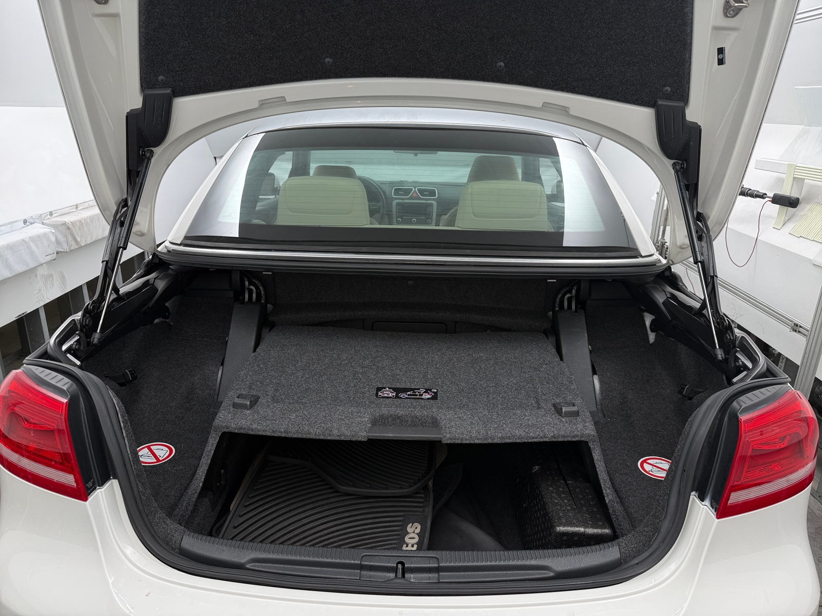 Thumbnail: 2014 Volkswagen Eos - 6