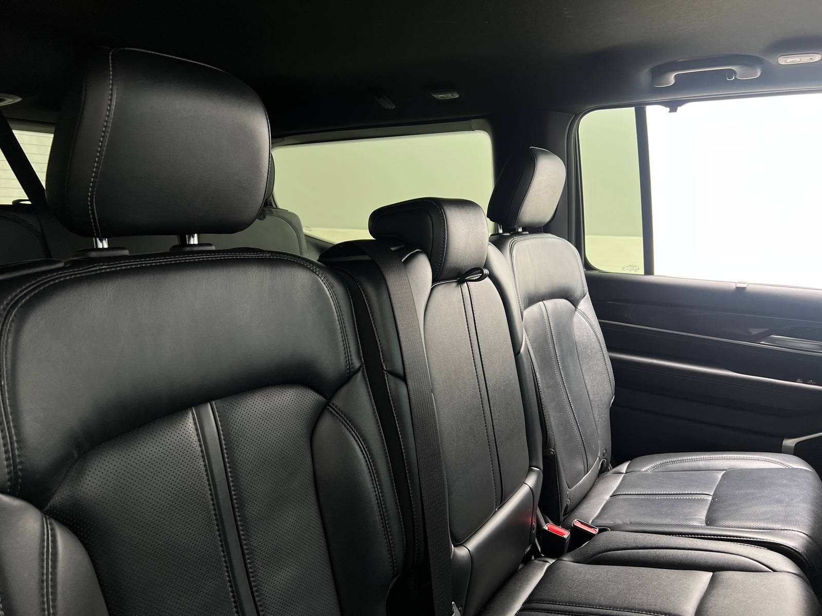 Thumbnail: 2022 Jeep Wagoneer - 5