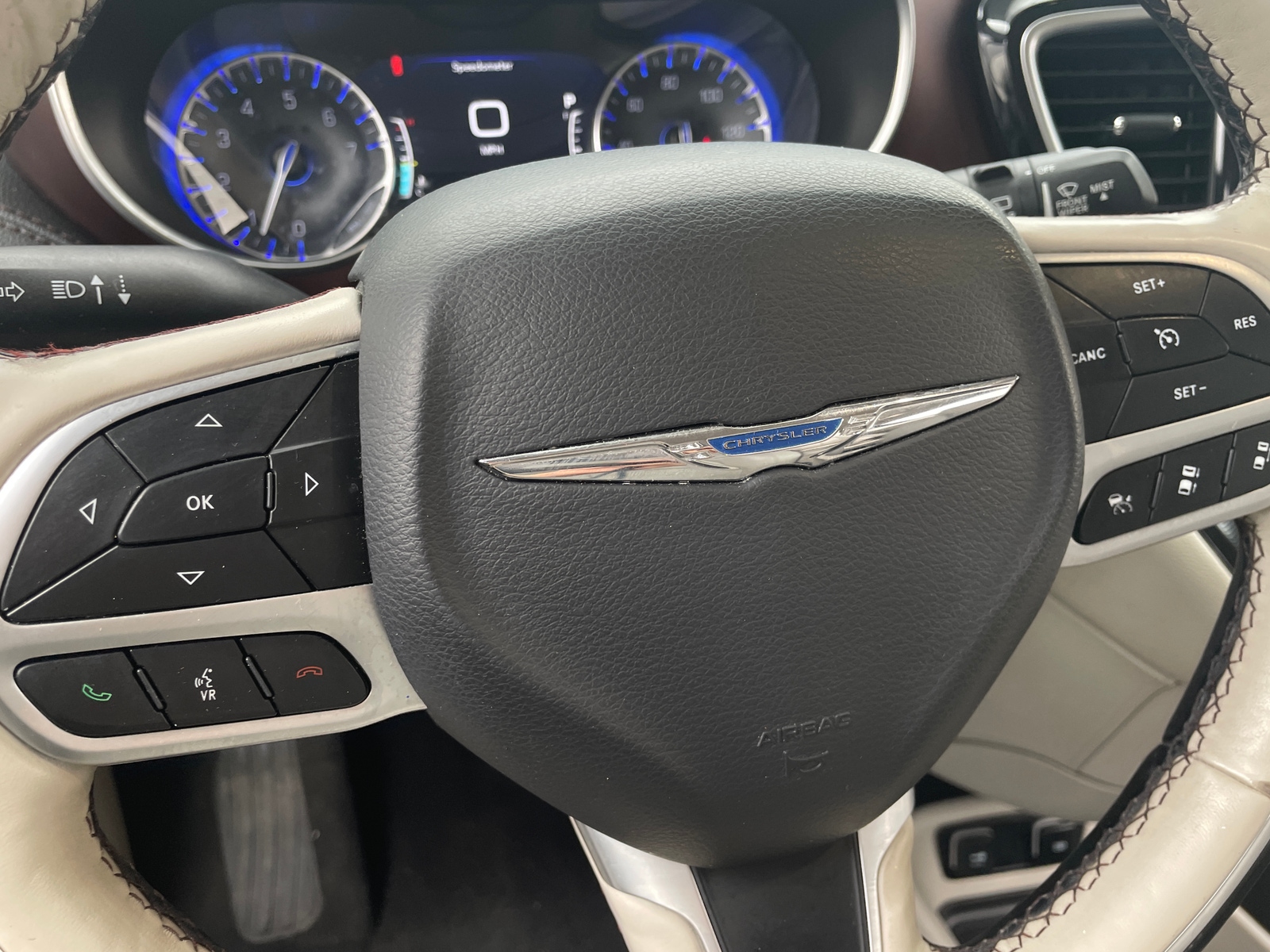 Thumbnail: 2018 Chrysler Pacifica - 4