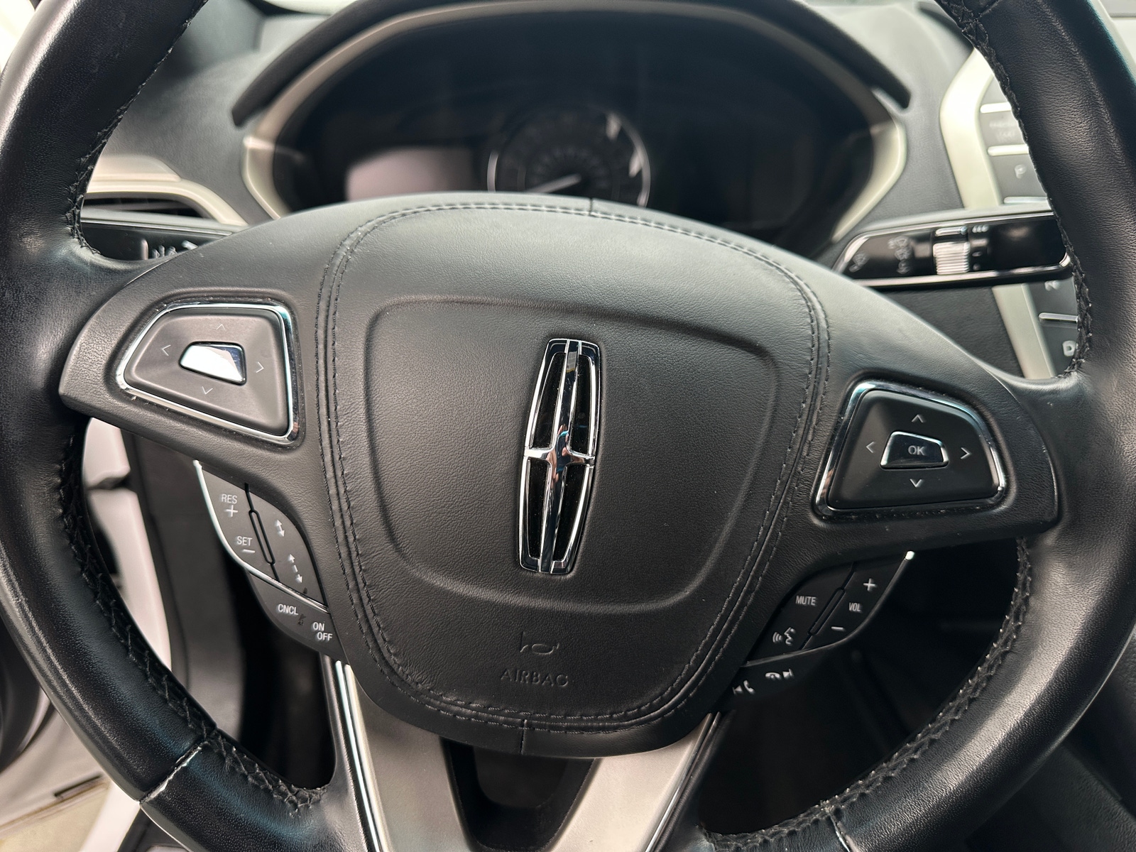 Thumbnail: 2019 Lincoln MKZ - 4