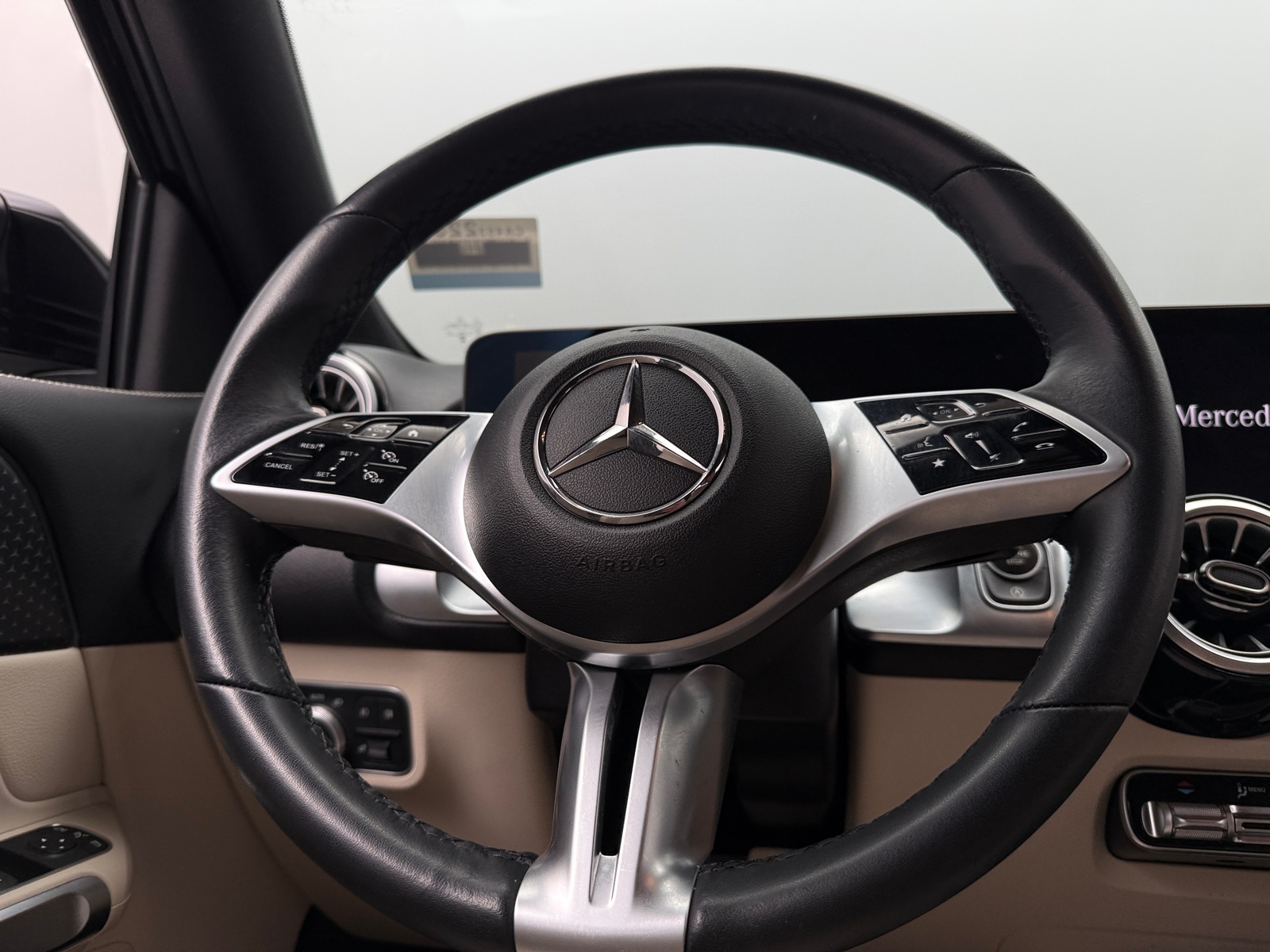 Thumbnail: 2025 Mercedes-Benz GLB - 4