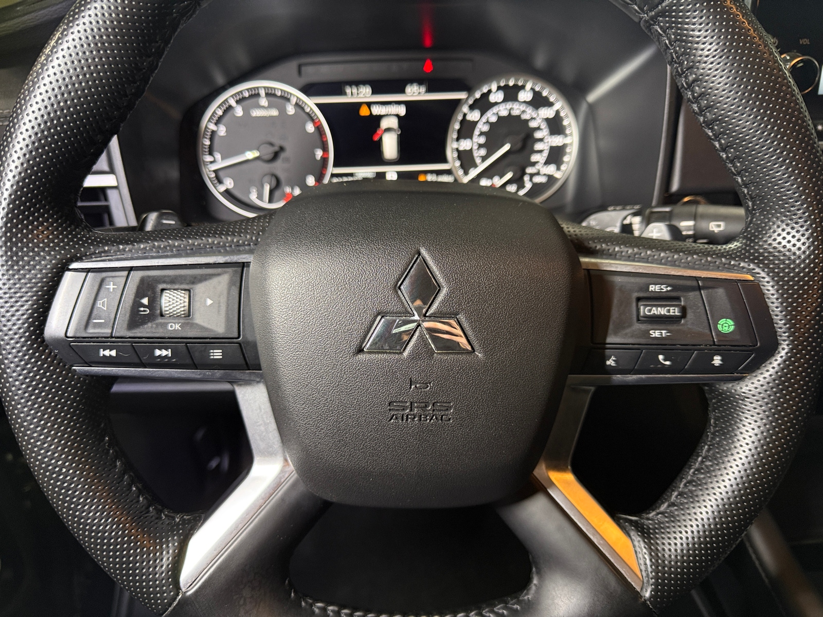 Thumbnail: 2024 Mitsubishi Outlander - 4