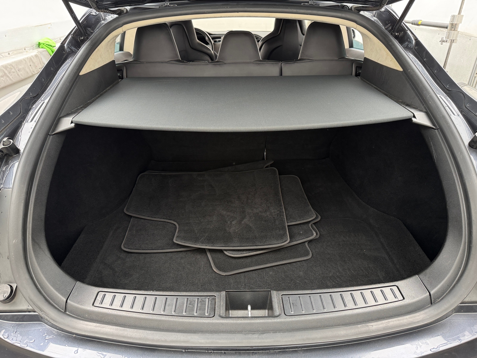 Thumbnail: 2015 Tesla Model S - 6