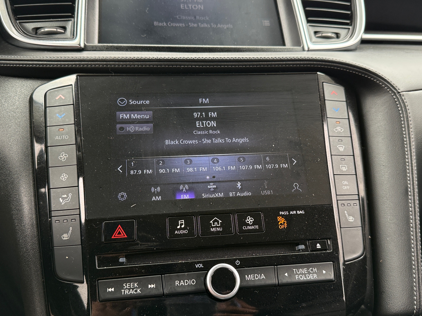 Thumbnail: 2023 INFINITI QX50 - 3