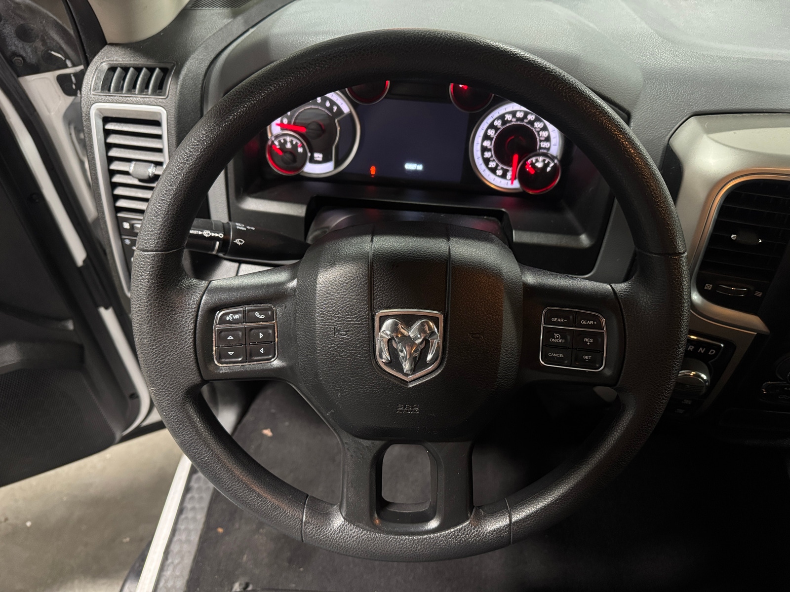 Thumbnail: 2020 RAM 1500 Classic - 5