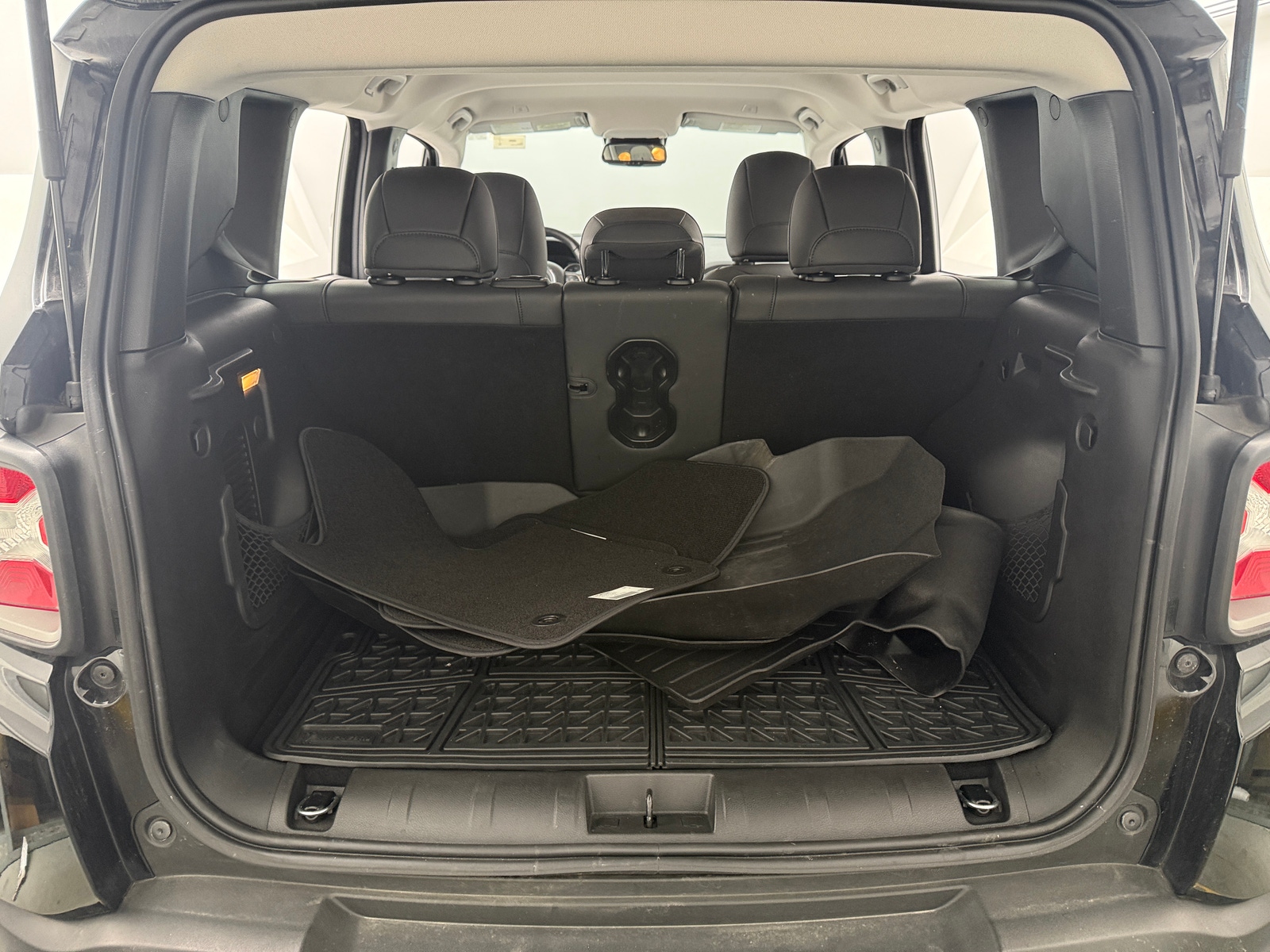 Thumbnail: 2019 Jeep Renegade - 6
