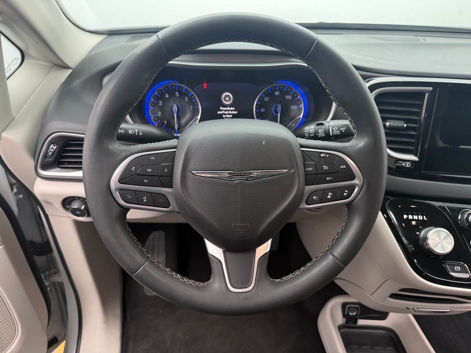 Thumbnail: 2023 Chrysler Pacifica - 4