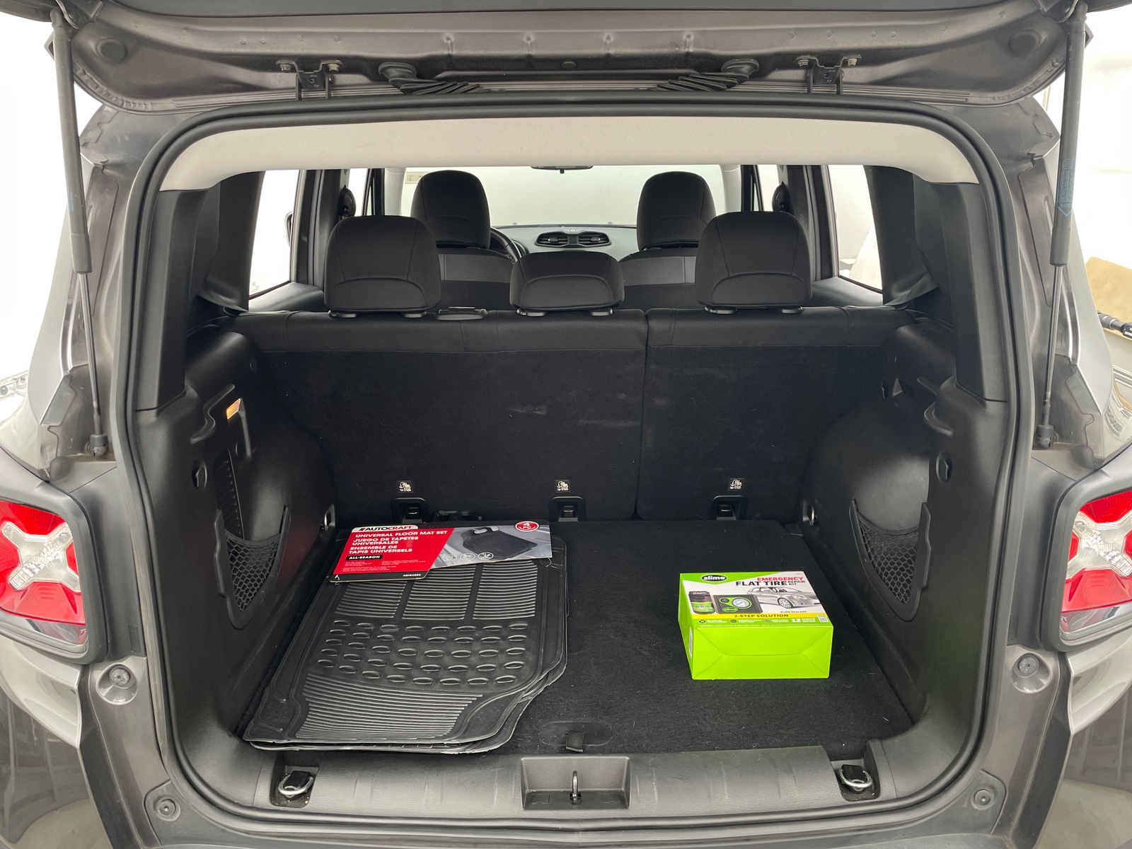 Thumbnail: 2018 Jeep Renegade - 7