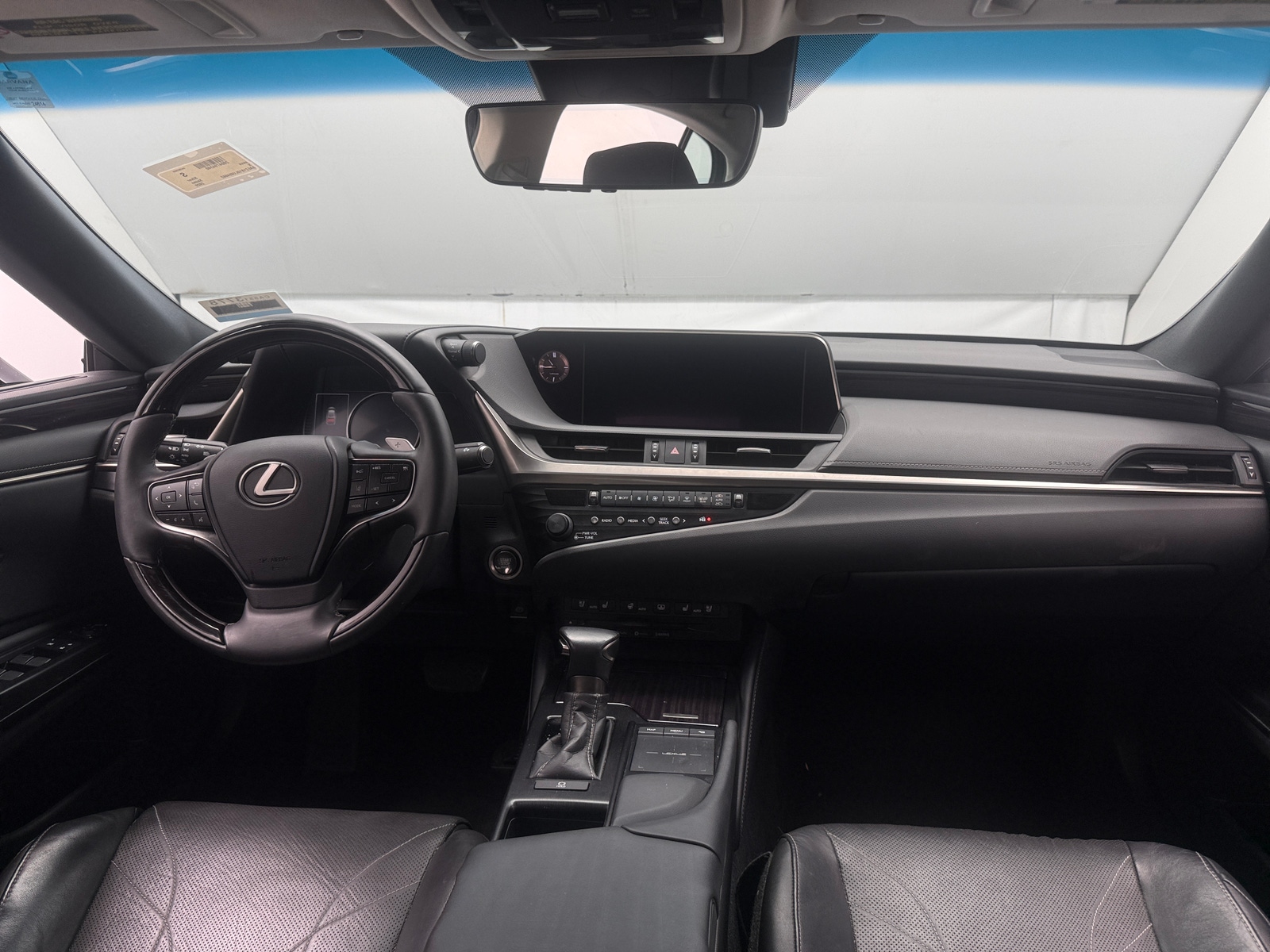 Thumbnail: 2020 Lexus ES - 2
