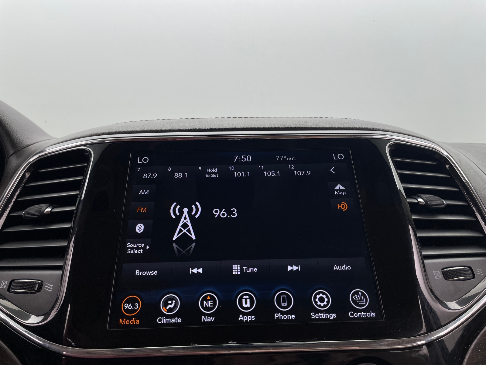 Thumbnail: 2020 Jeep Grand Cherokee - 3