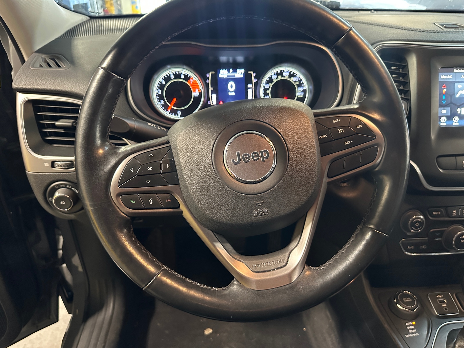 Thumbnail: 2021 Jeep Cherokee - 4