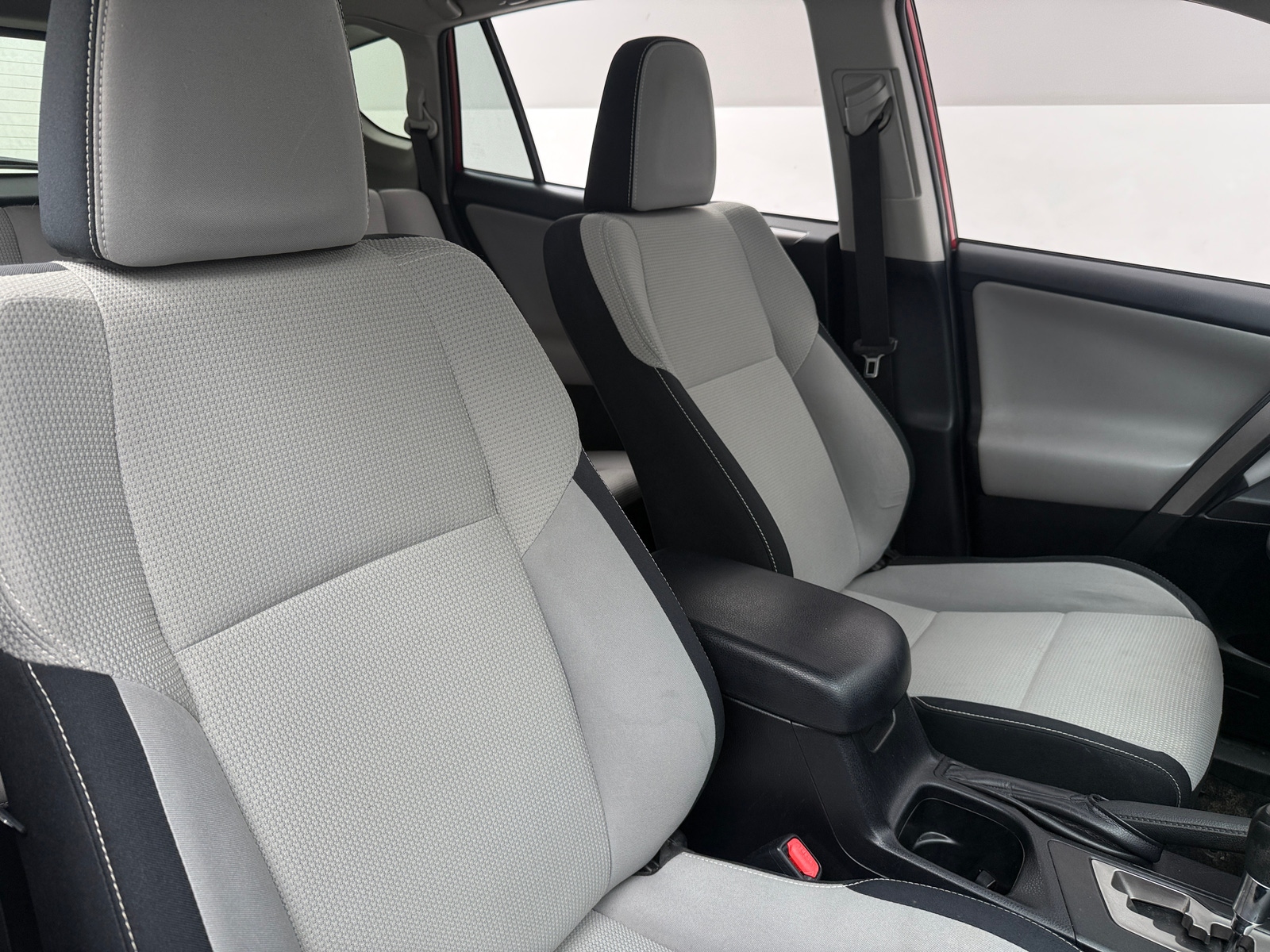 Thumbnail: 2016 Toyota RAV4 - 2