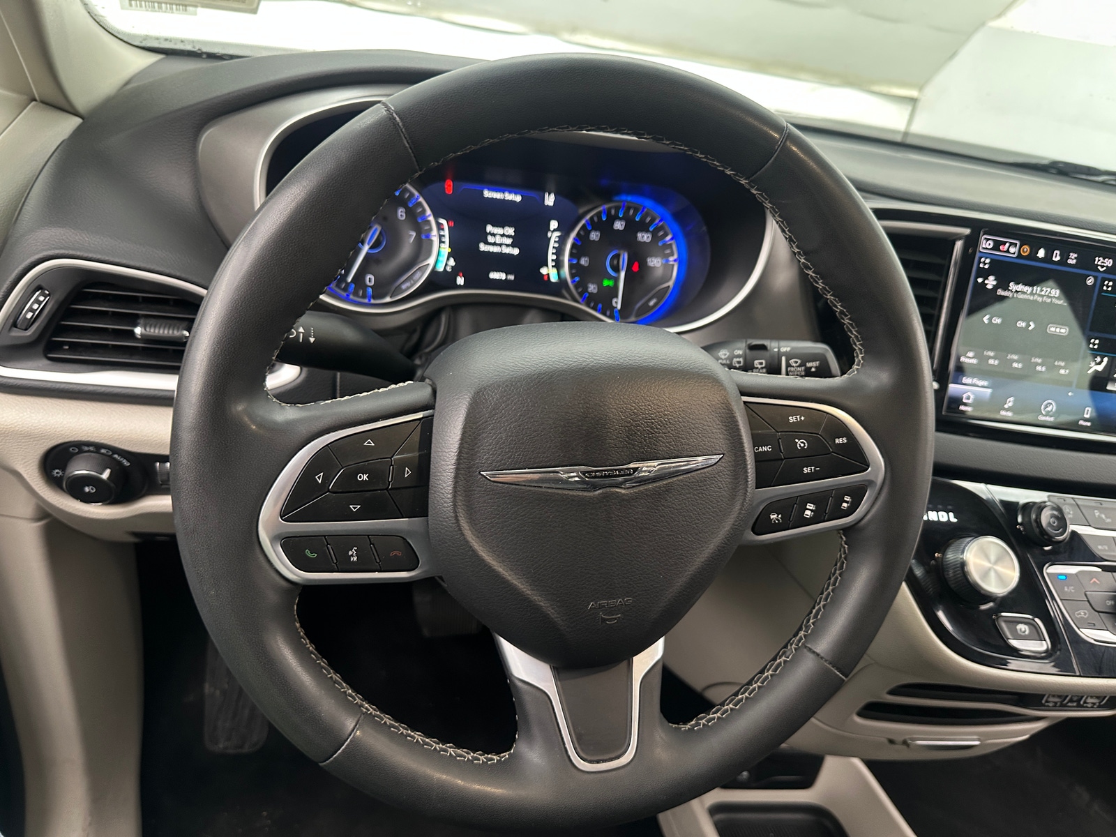 Thumbnail: 2023 Chrysler Pacifica - 4
