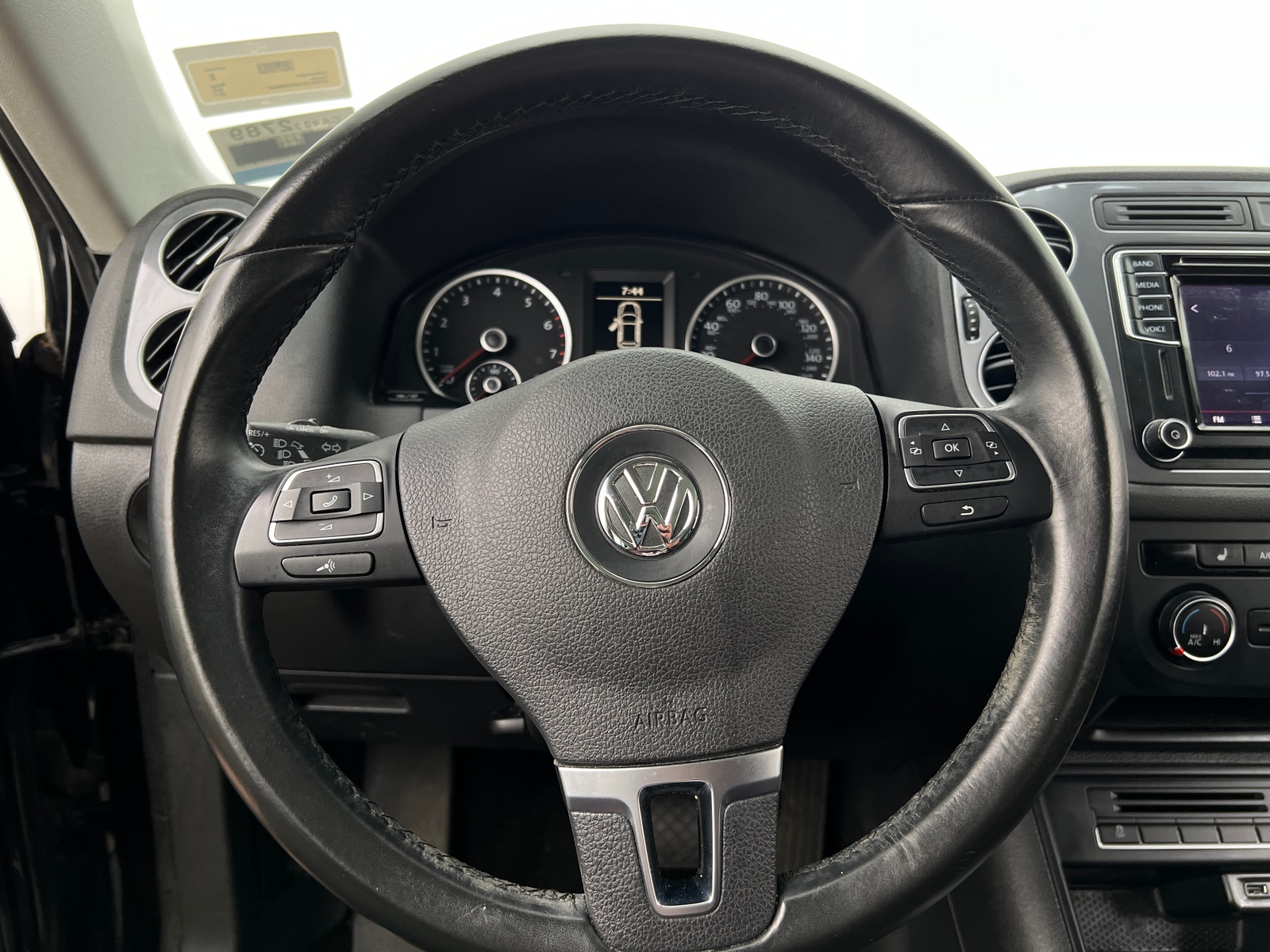 Thumbnail: 2017 Volkswagen Tiguan - 4