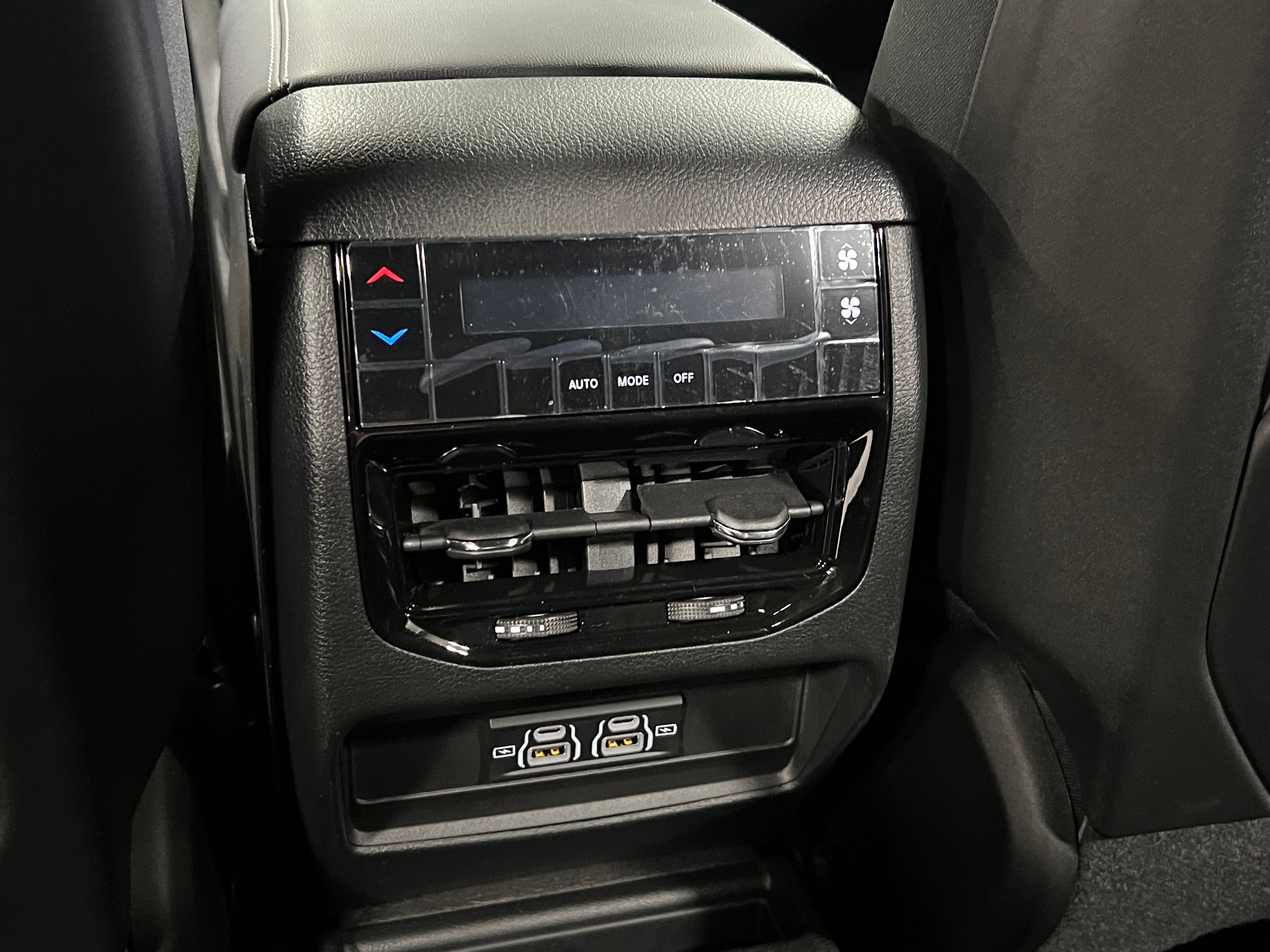 2026 Jeep Grand Cherokee L Laredo 4x4's photo