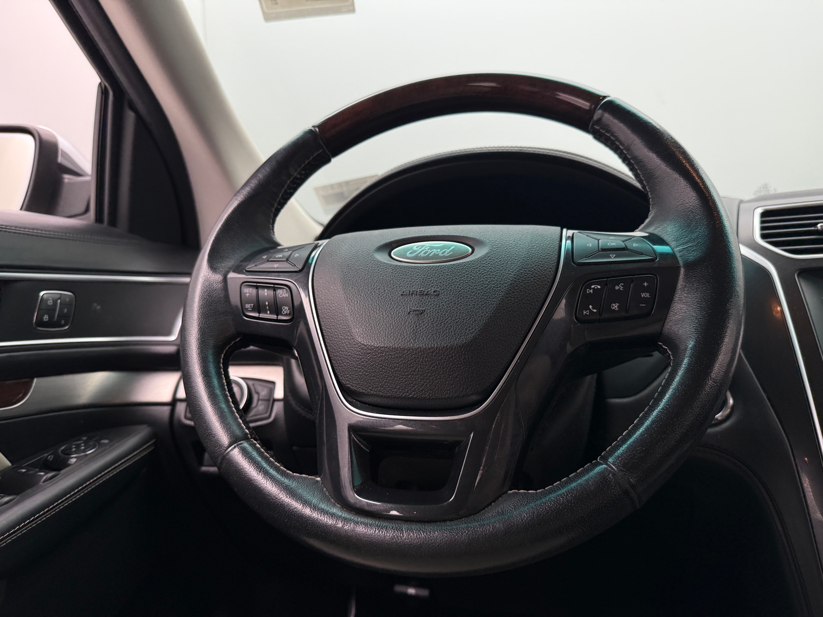 Thumbnail: 2017 Ford Explorer - 4