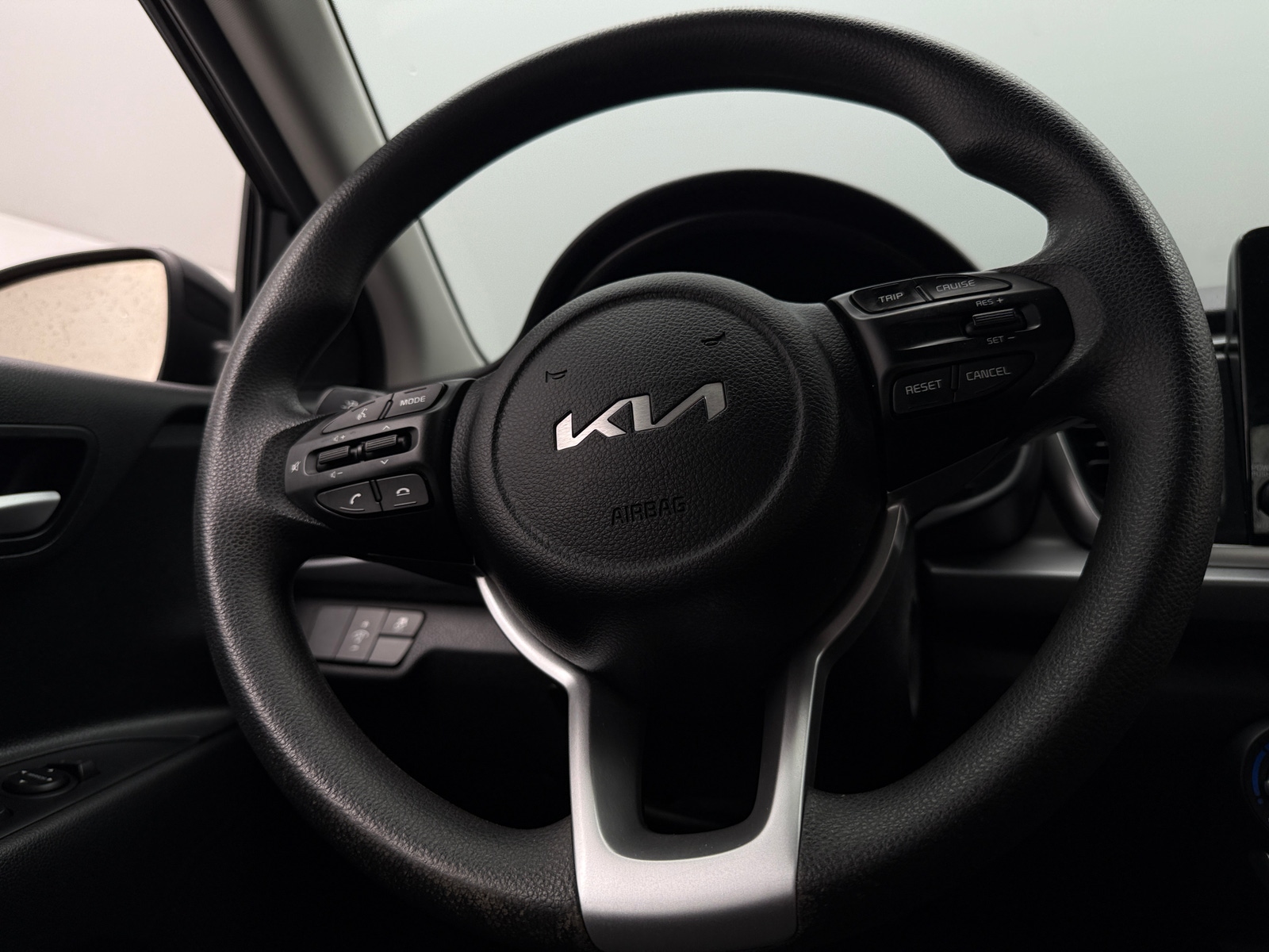 Thumbnail: 2023 Kia Rio - 5