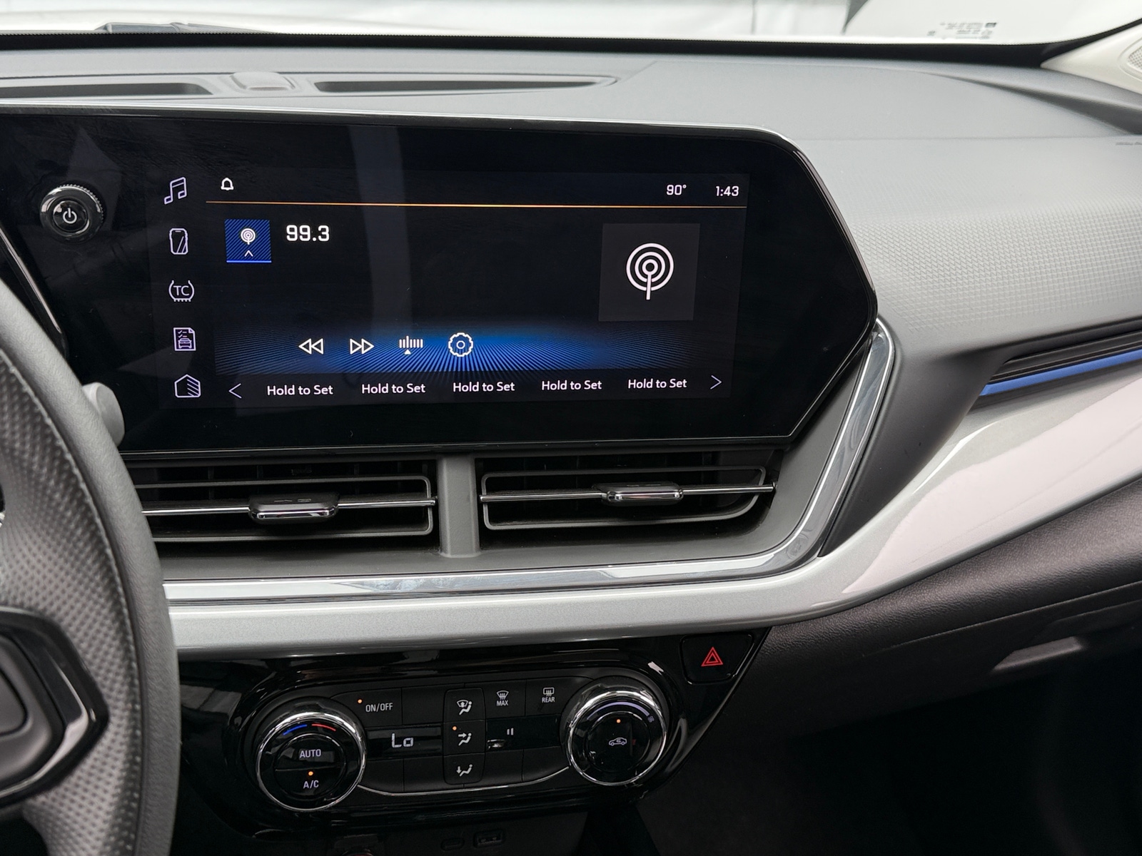 Thumbnail: 2025 Chevrolet Trax - 4