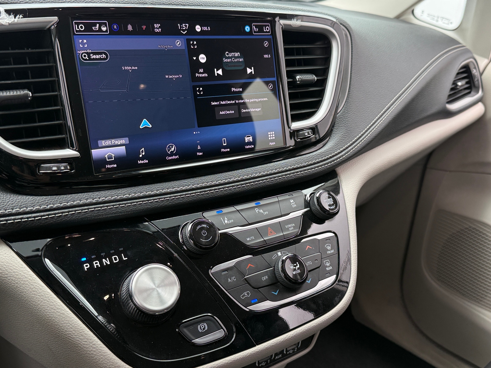 Thumbnail: 2024 Chrysler Pacifica - 3