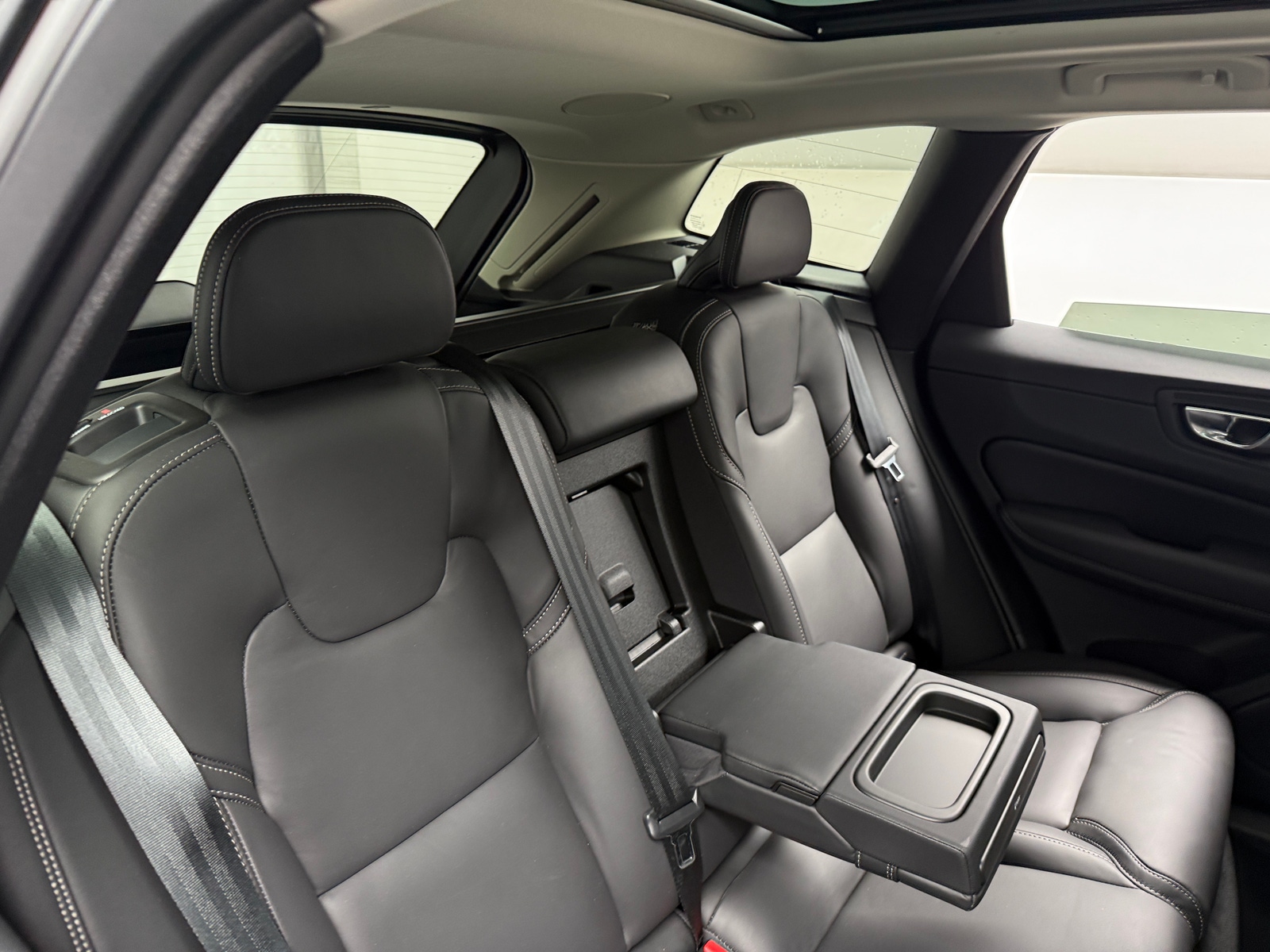 Thumbnail: 2022 Volvo XC60 - 5