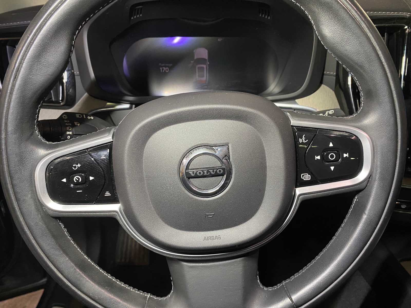 Thumbnail: 2022 Volvo XC60 - 4
