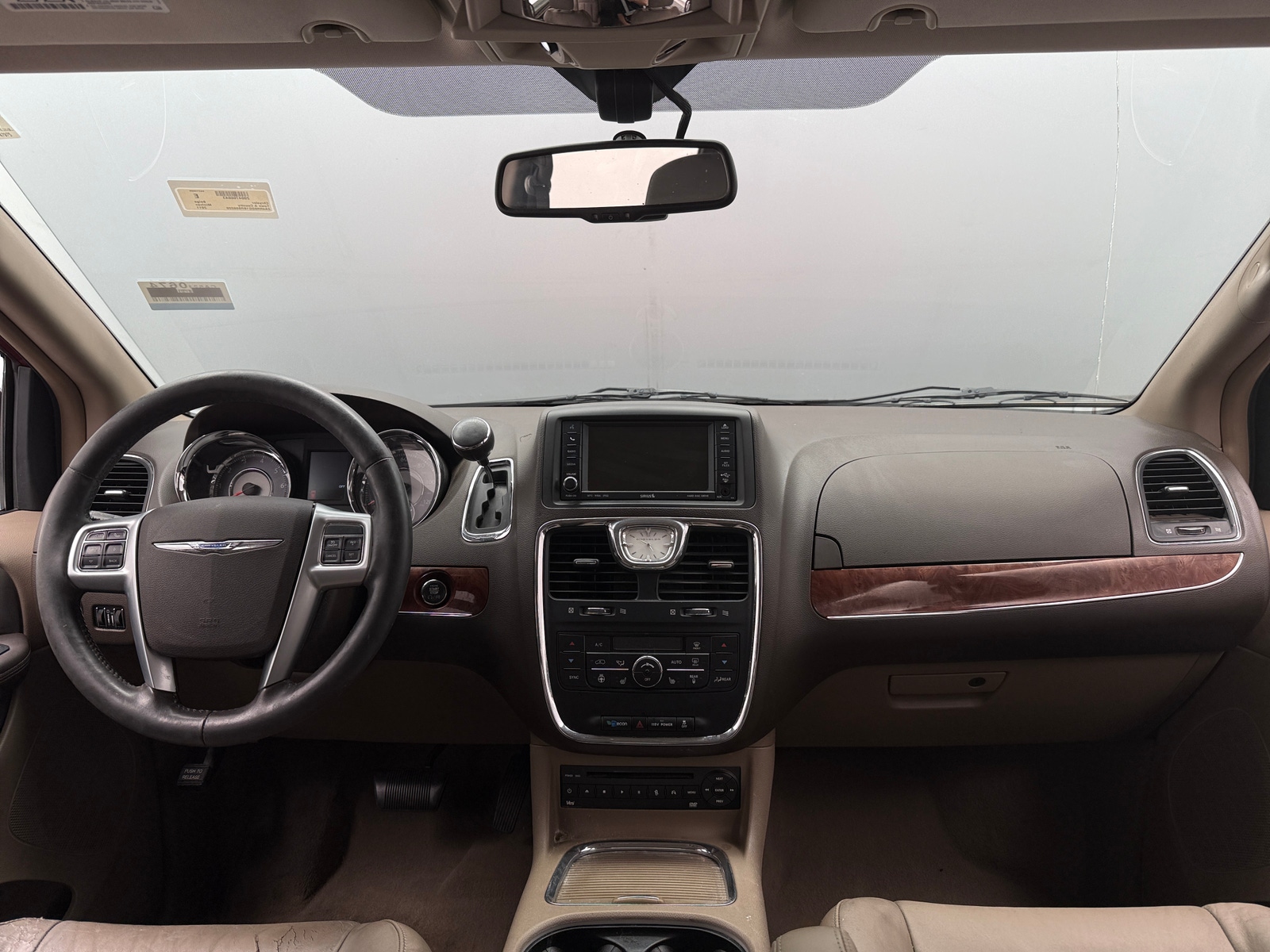 Thumbnail: 2011 Chrysler Town & Country - 2