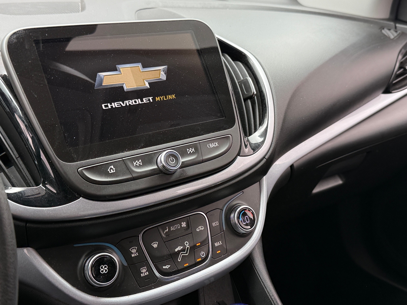 Thumbnail: 2018 Chevrolet Volt - 4