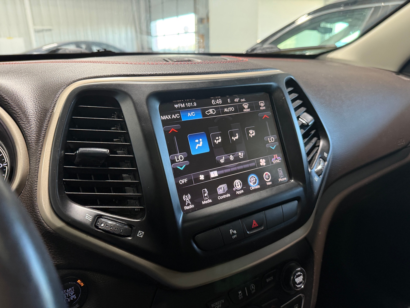 Thumbnail: 2015 Jeep Cherokee - 4
