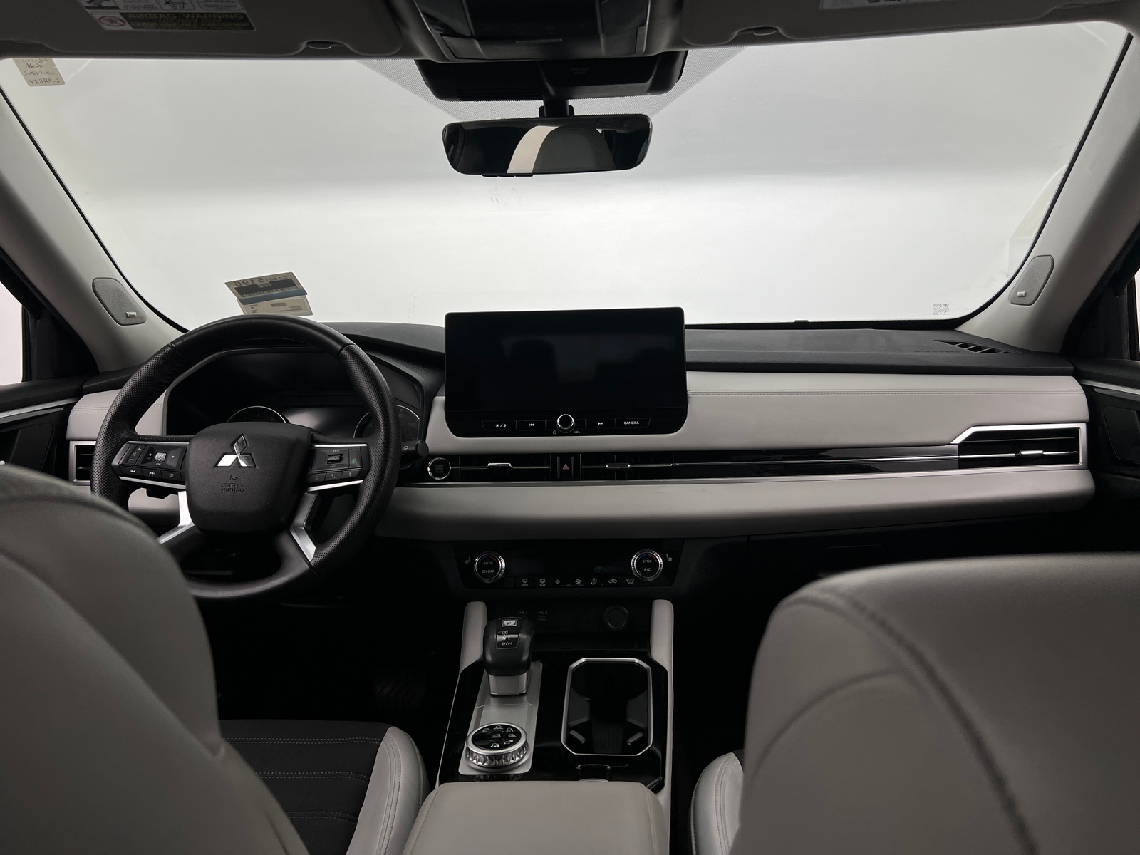 Thumbnail: 2025 Mitsubishi Outlander - 2