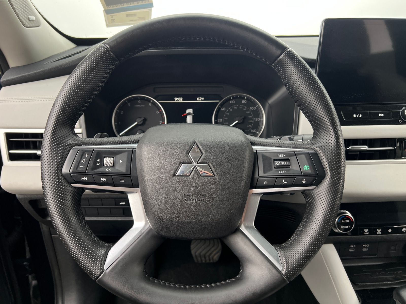 Thumbnail: 2025 Mitsubishi Outlander - 4