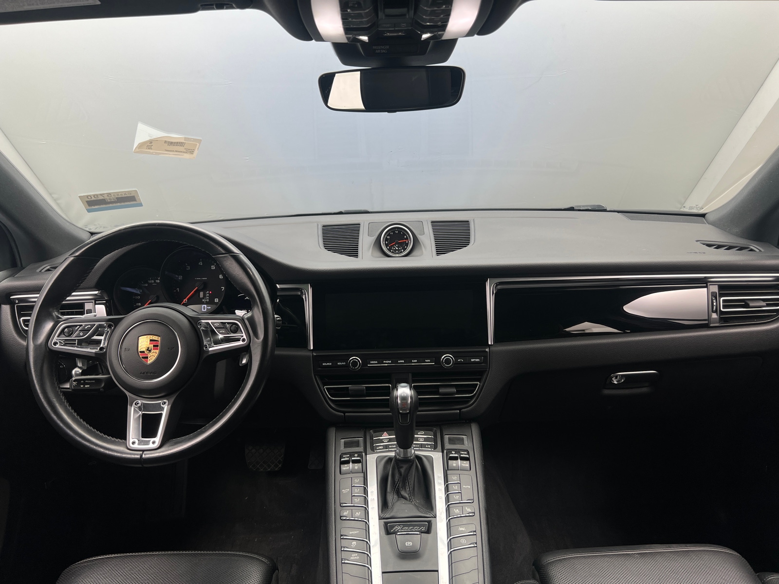 Thumbnail: 2021 Porsche Macan - 2