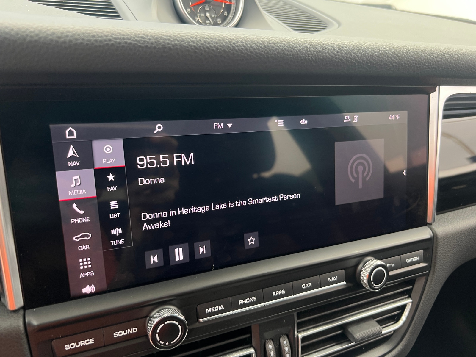 Thumbnail: 2021 Porsche Macan - 3