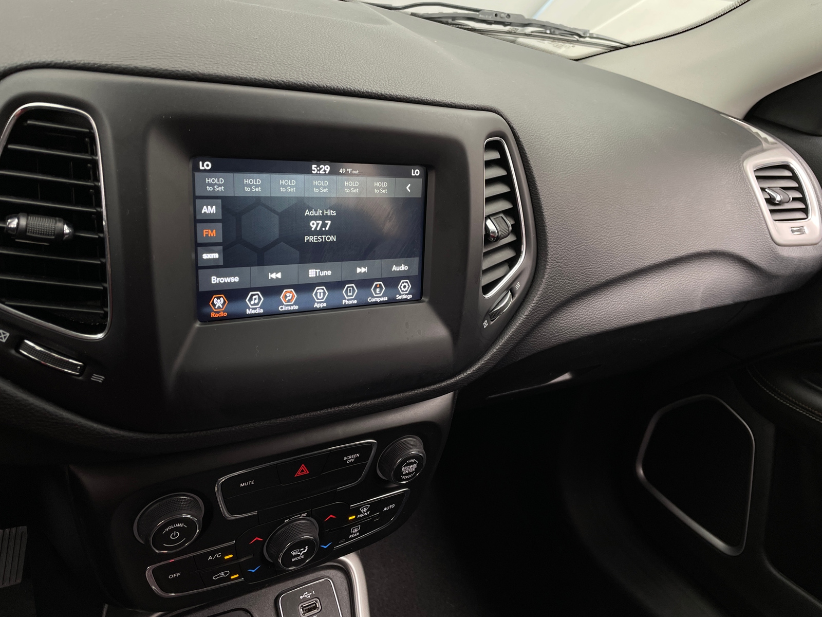 Thumbnail: 2021 Jeep Compass - 4
