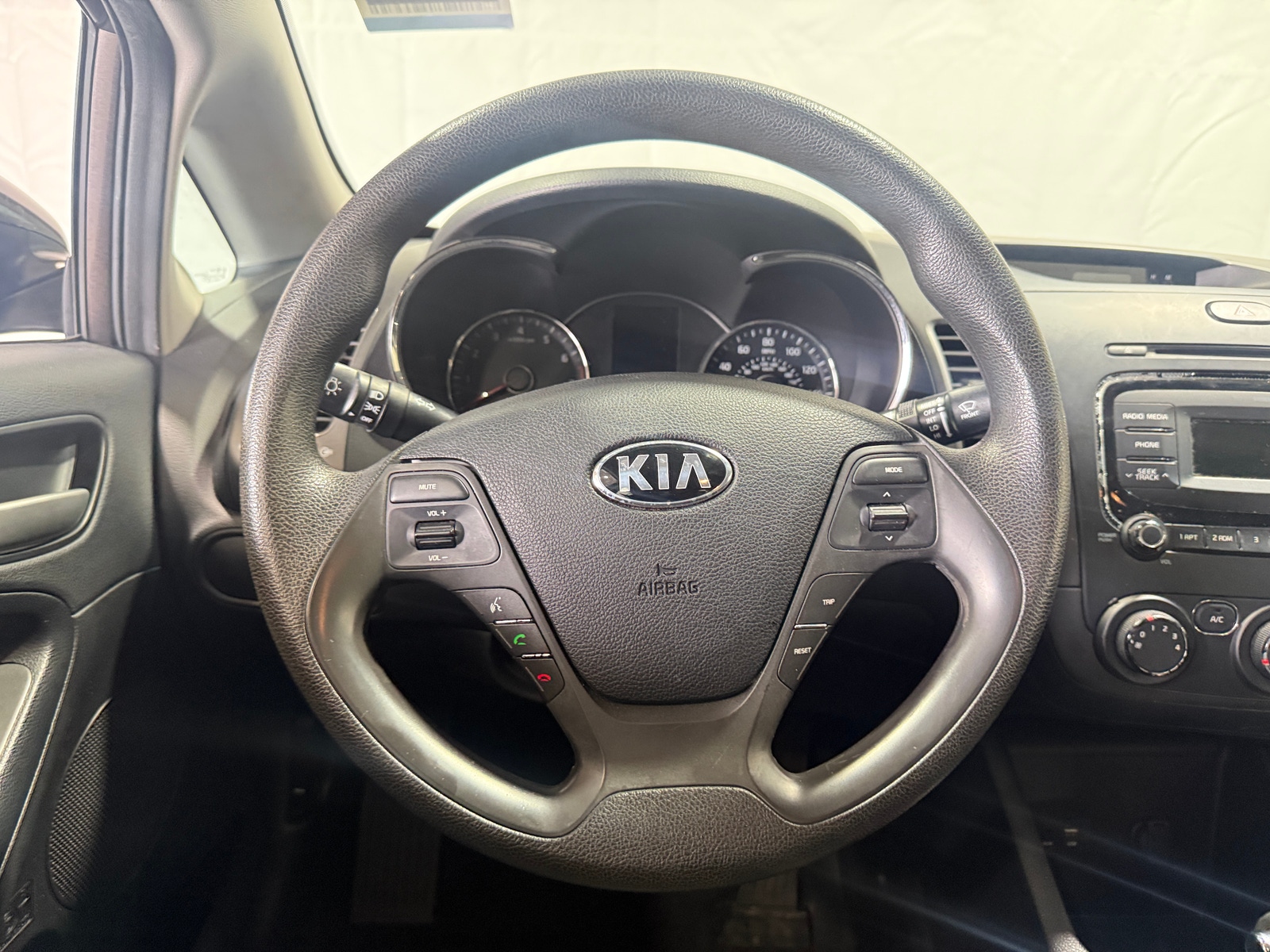Thumbnail: 2017 Kia Forte - 5