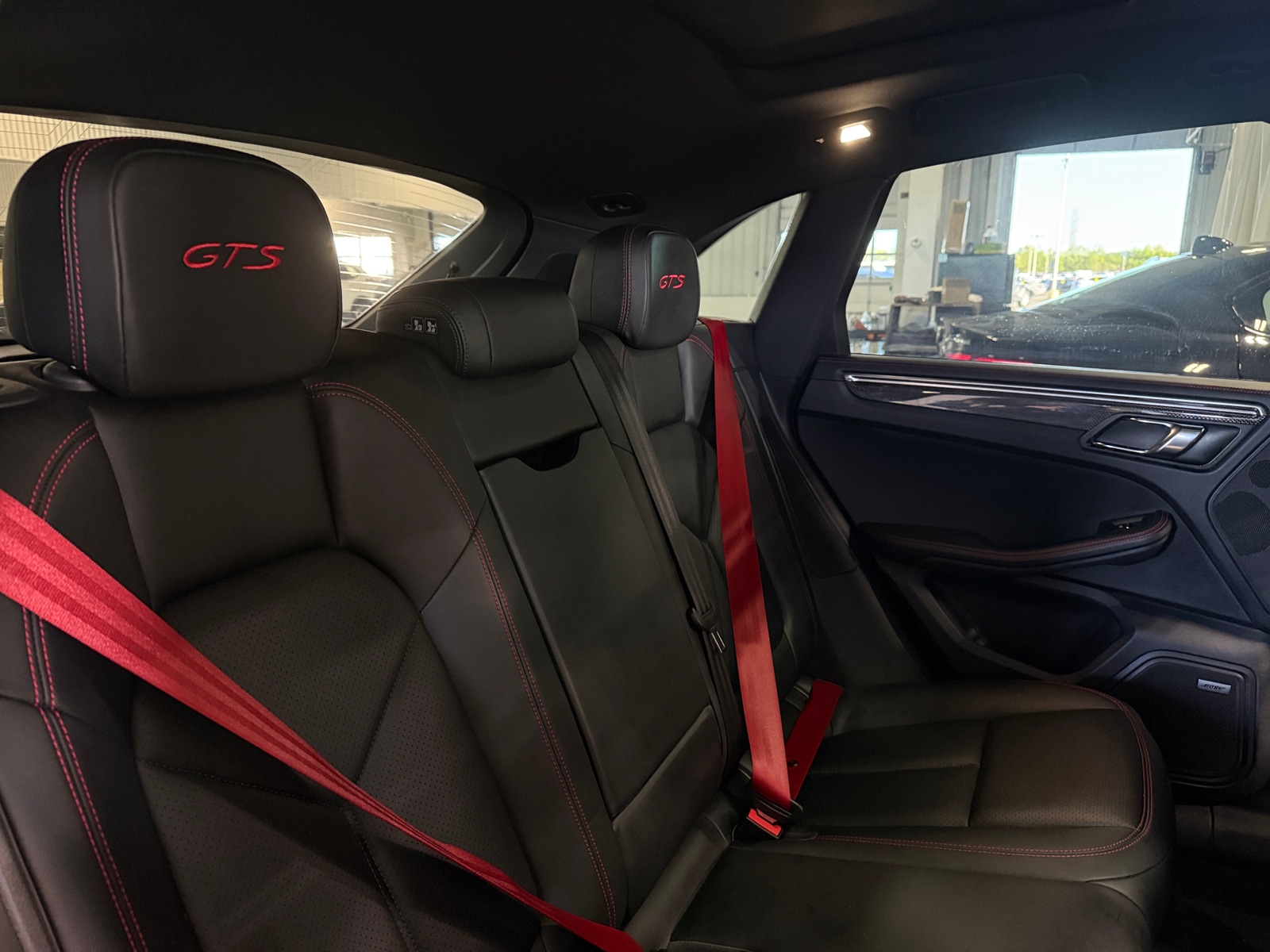 Thumbnail: 2017 Porsche Macan - 5