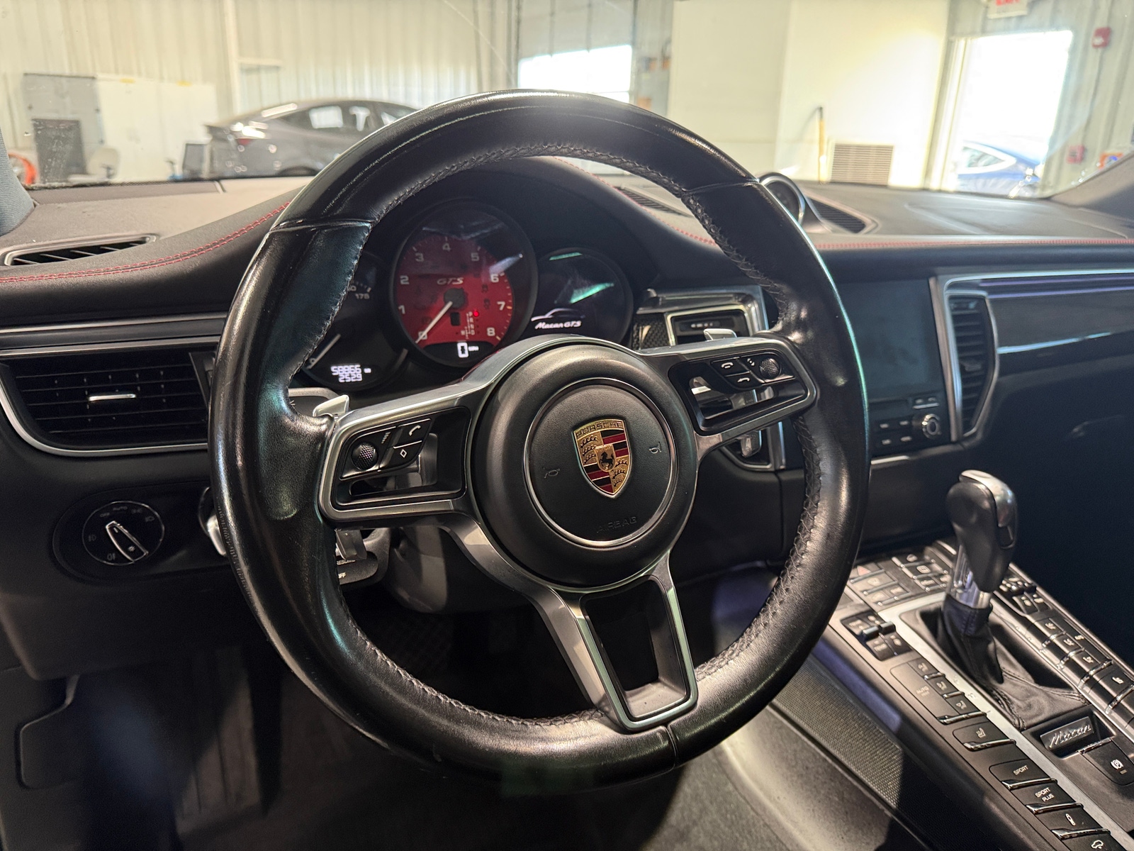 Thumbnail: 2017 Porsche Macan - 4