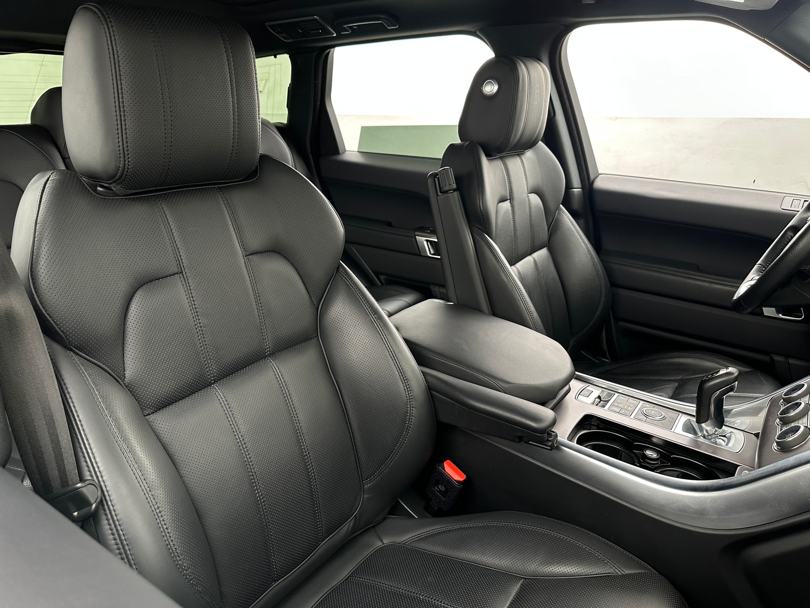 Thumbnail: 2016 Land Rover Range Rover Sport - 2