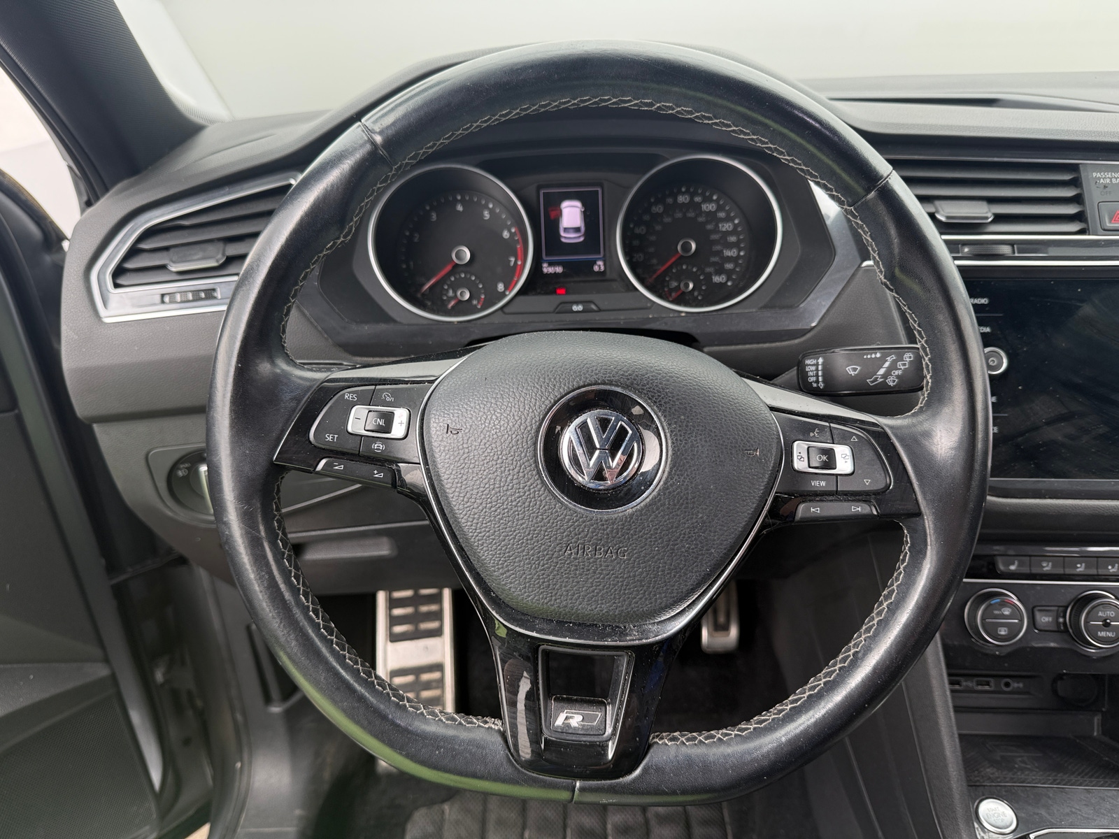 Thumbnail: 2020 Volkswagen Tiguan - 4