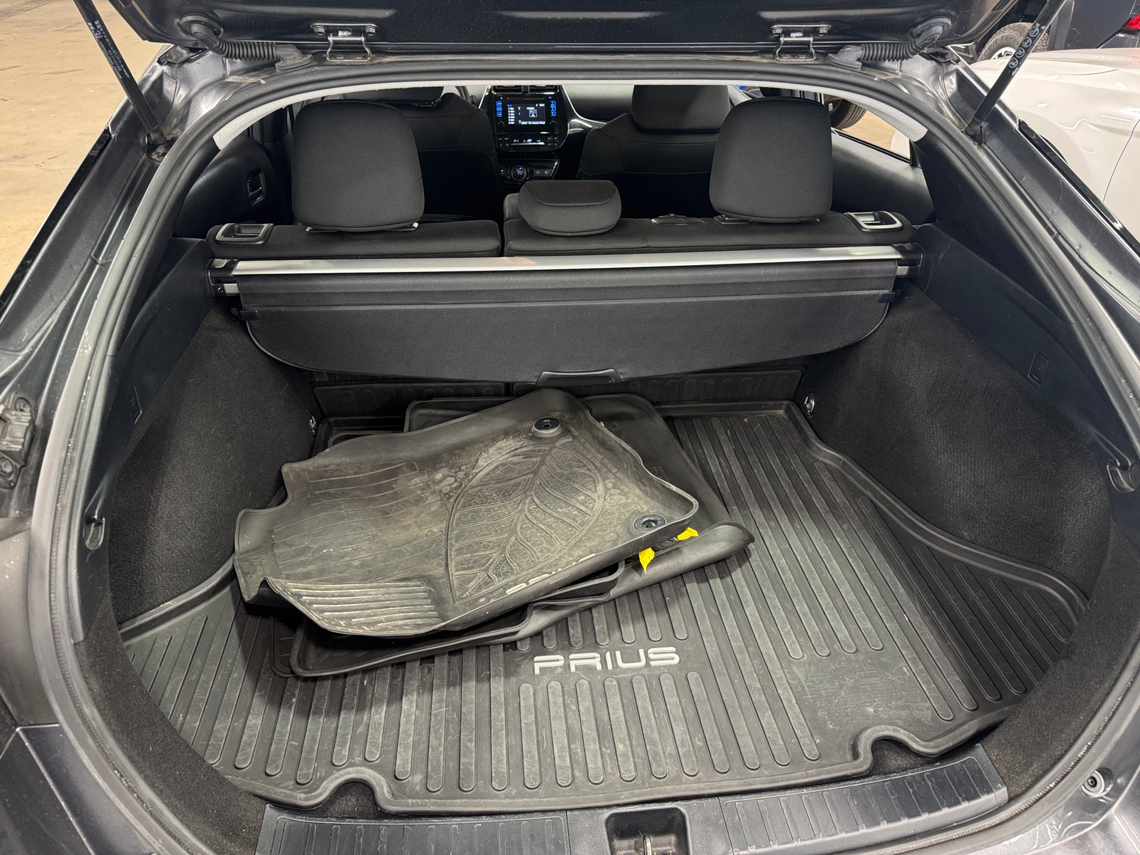Thumbnail: 2019 Toyota Prius - 7