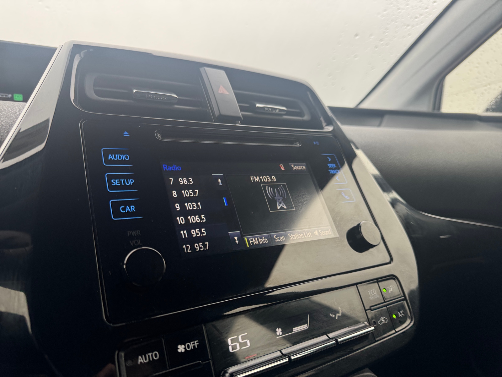 Thumbnail: 2019 Toyota Prius - 4