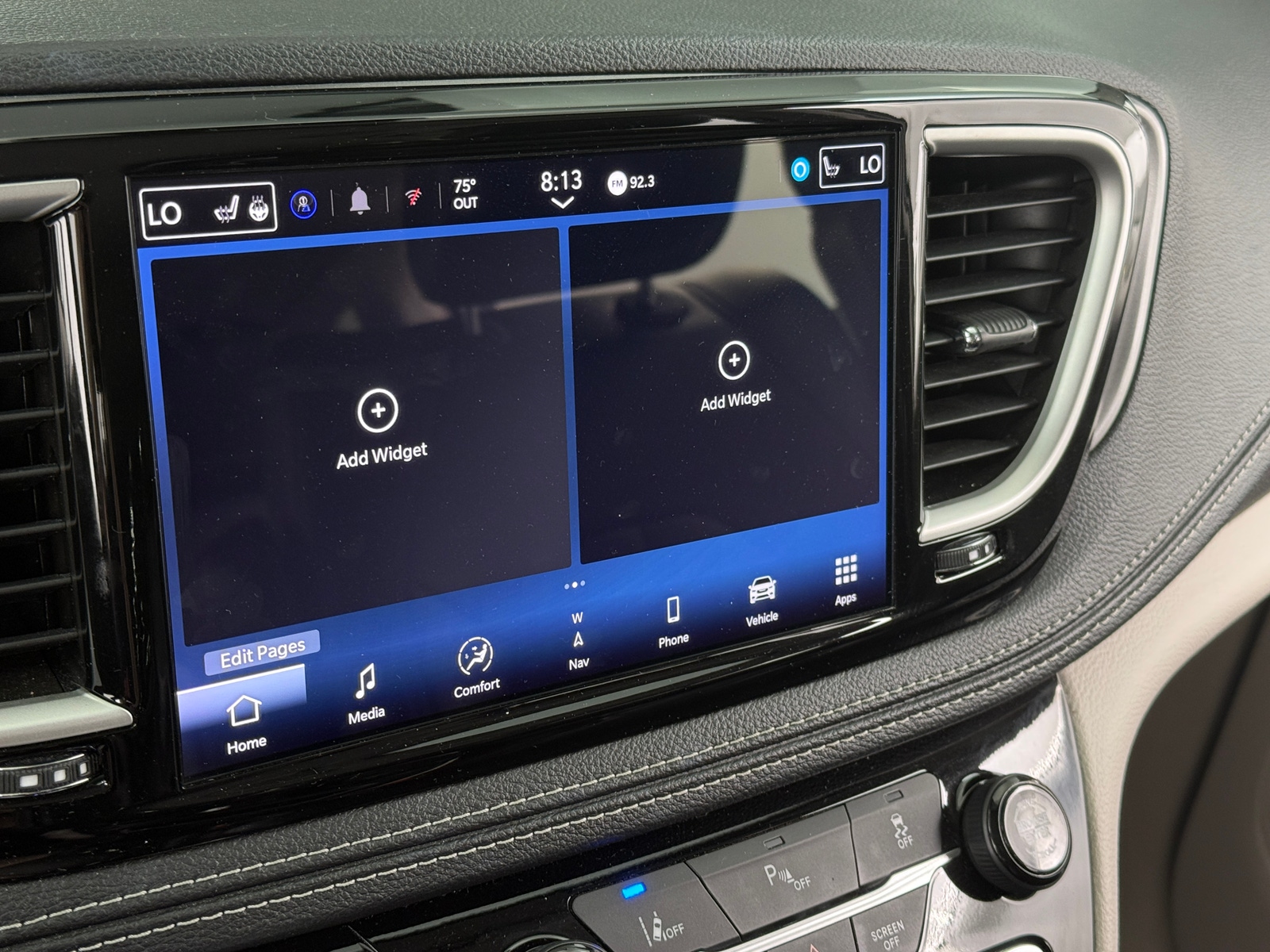 Thumbnail: 2024 Chrysler Pacifica - 3